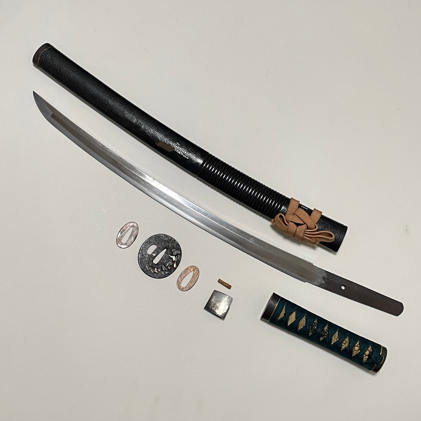 Bishuosafune Yukimitsu 備州長船行光 signed WAKIZASHI,Buffalo Menuki and Gourd Tsuba