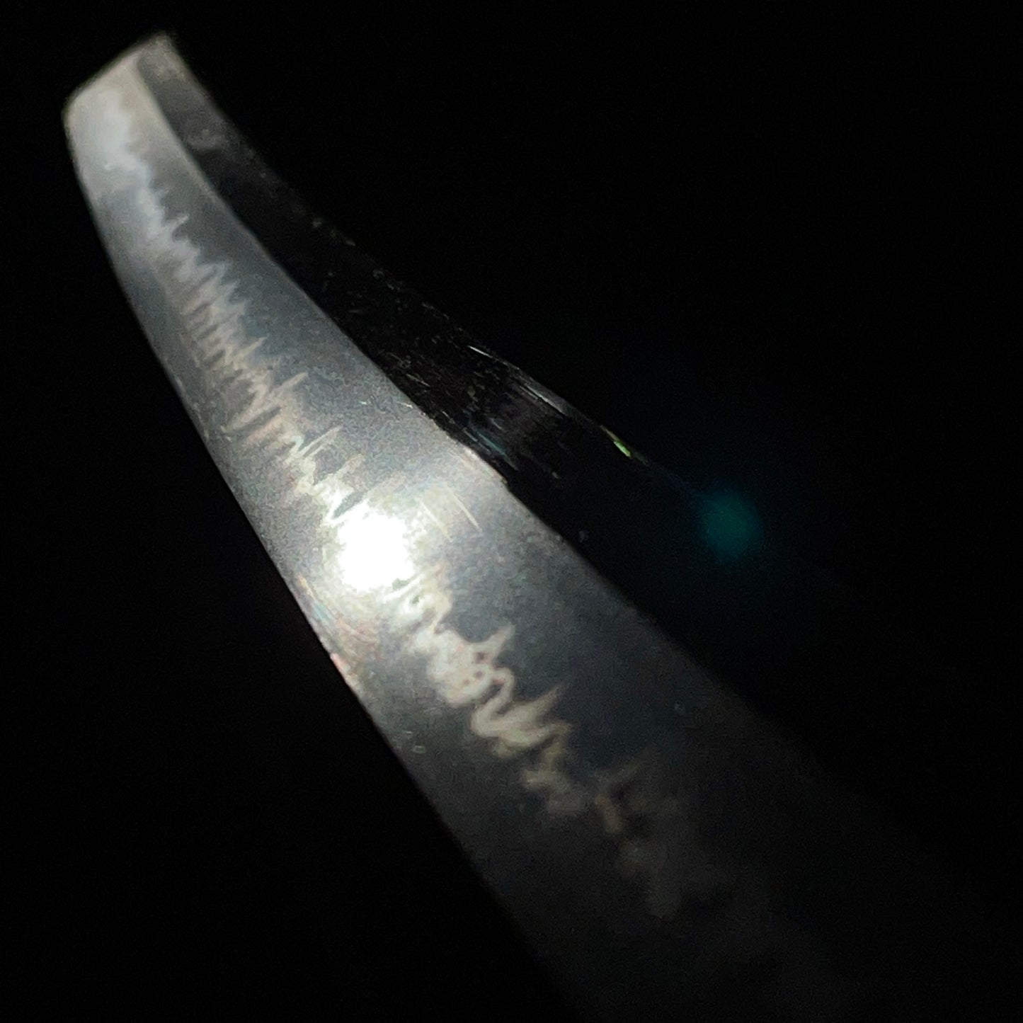 Midareba 乱刃 Long Wakizashi, Heavy blade, Horse Menuki, Edo period mumei