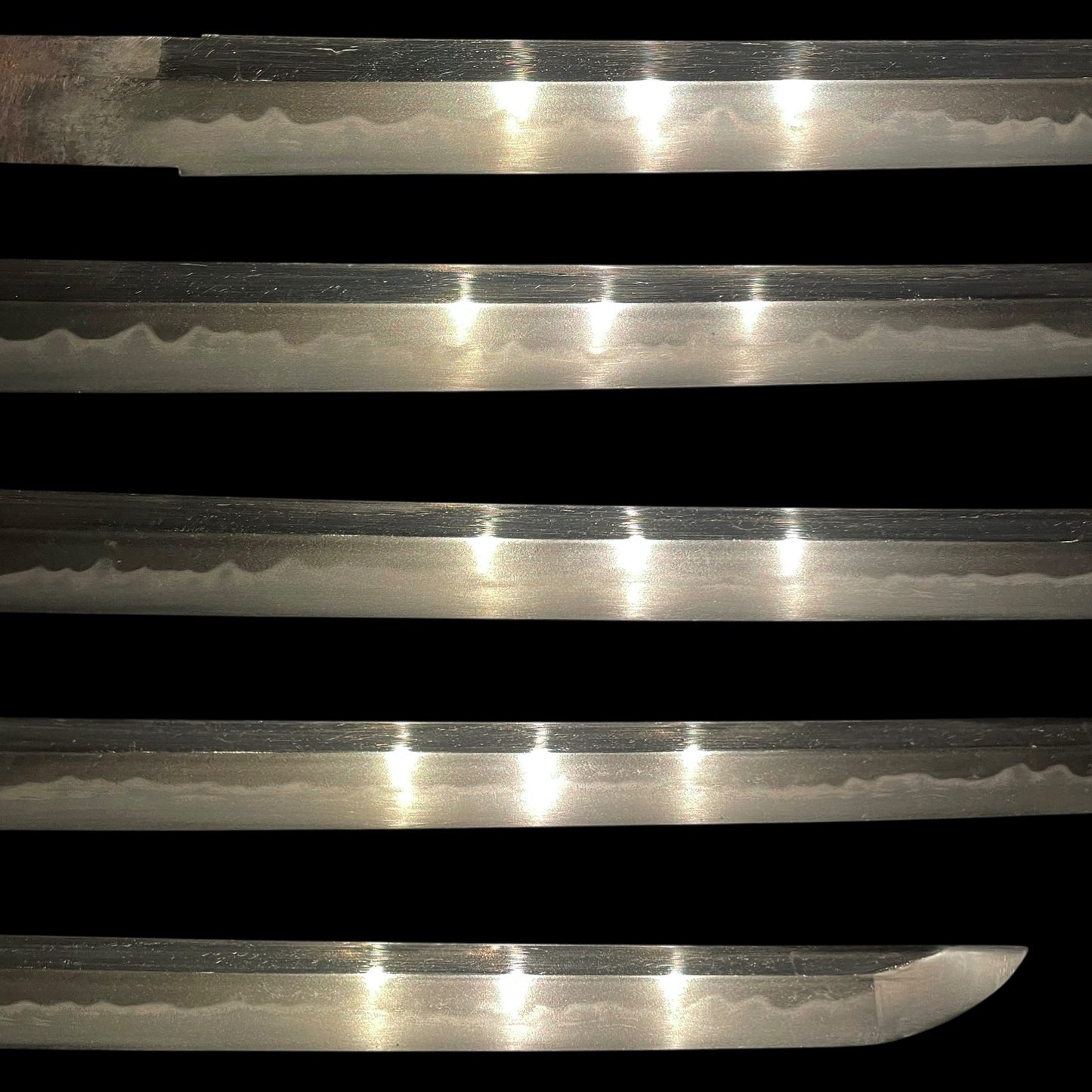 Midareba 乱刃 Long Wakizashi, Heavy blade, Horse Menuki, Edo period mumei