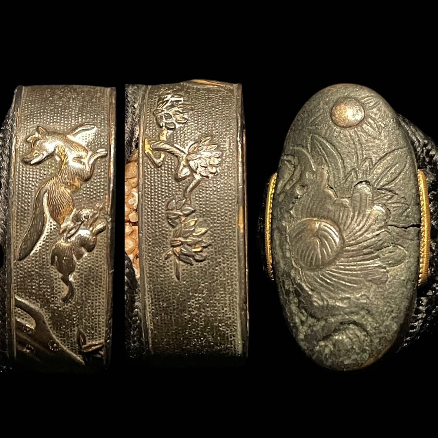 Midareba 乱刃 Long Wakizashi, Heavy blade, Horse Menuki, Edo period mumei