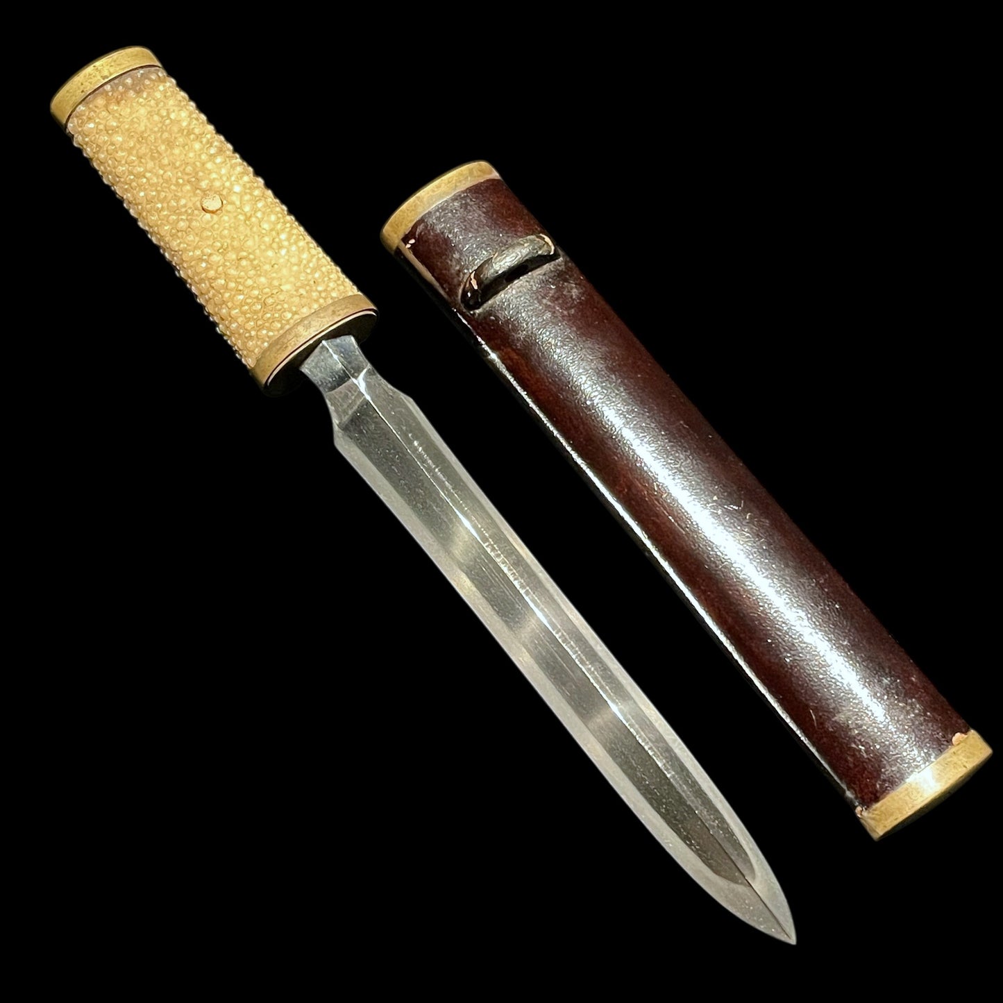 Hirasankaku-Yari 平三角槍 in Tanto Koshirae, Sho 正 signed, Edo period