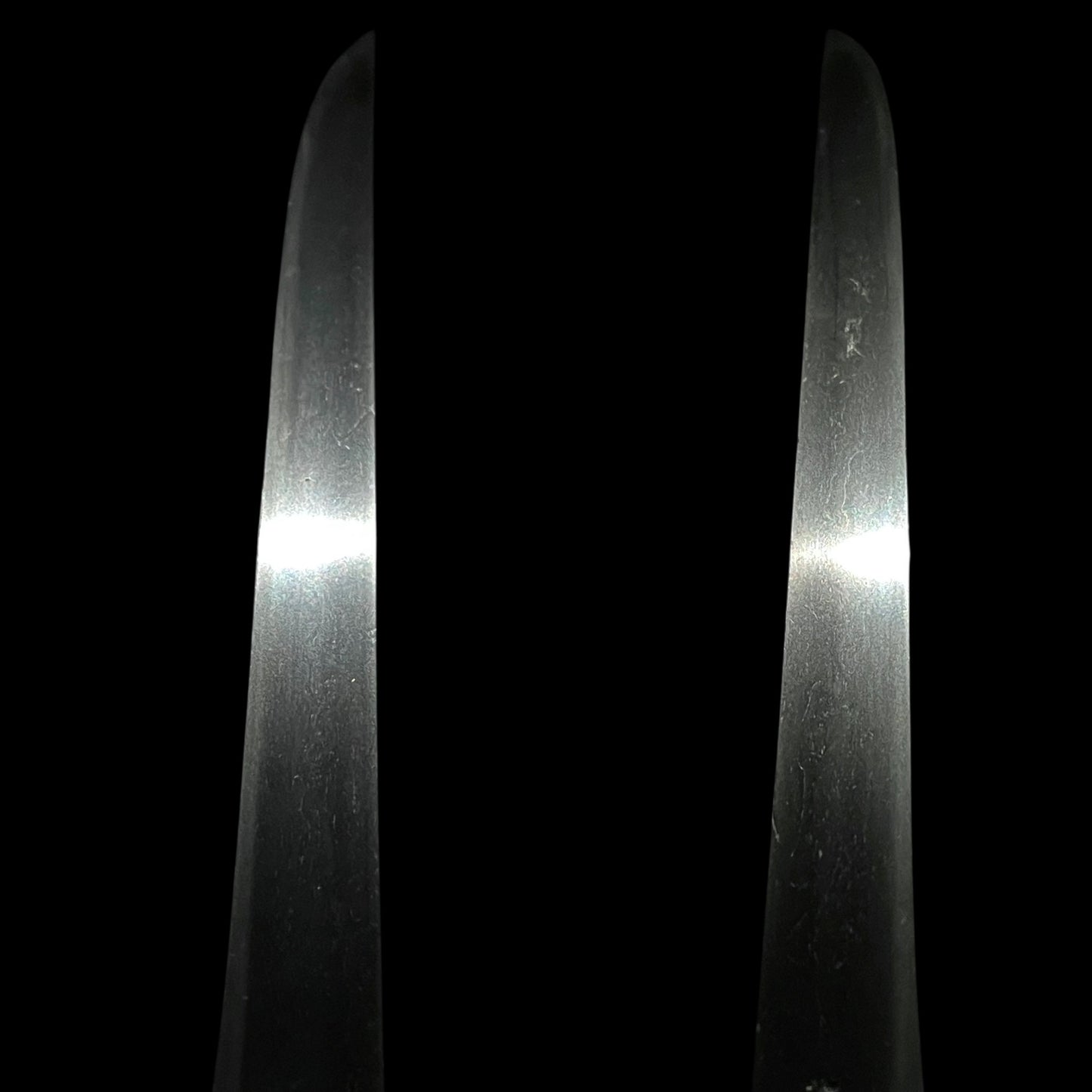 Tomo 友 signed, KOTO Tanto in Shirasaya, Muromachi period, Gold cover Habaki