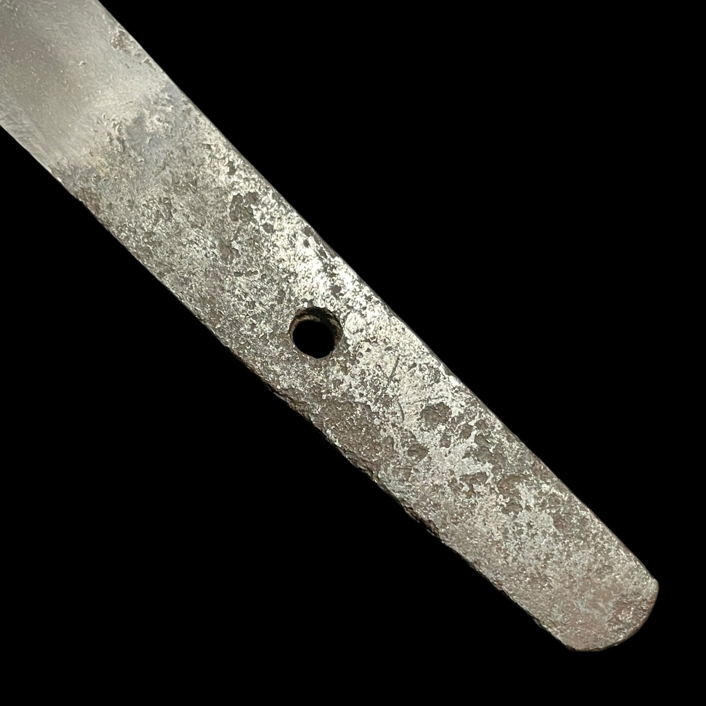 Tomo 友 signed, KOTO Tanto in Shirasaya, Muromachi period, Gold cover Habaki