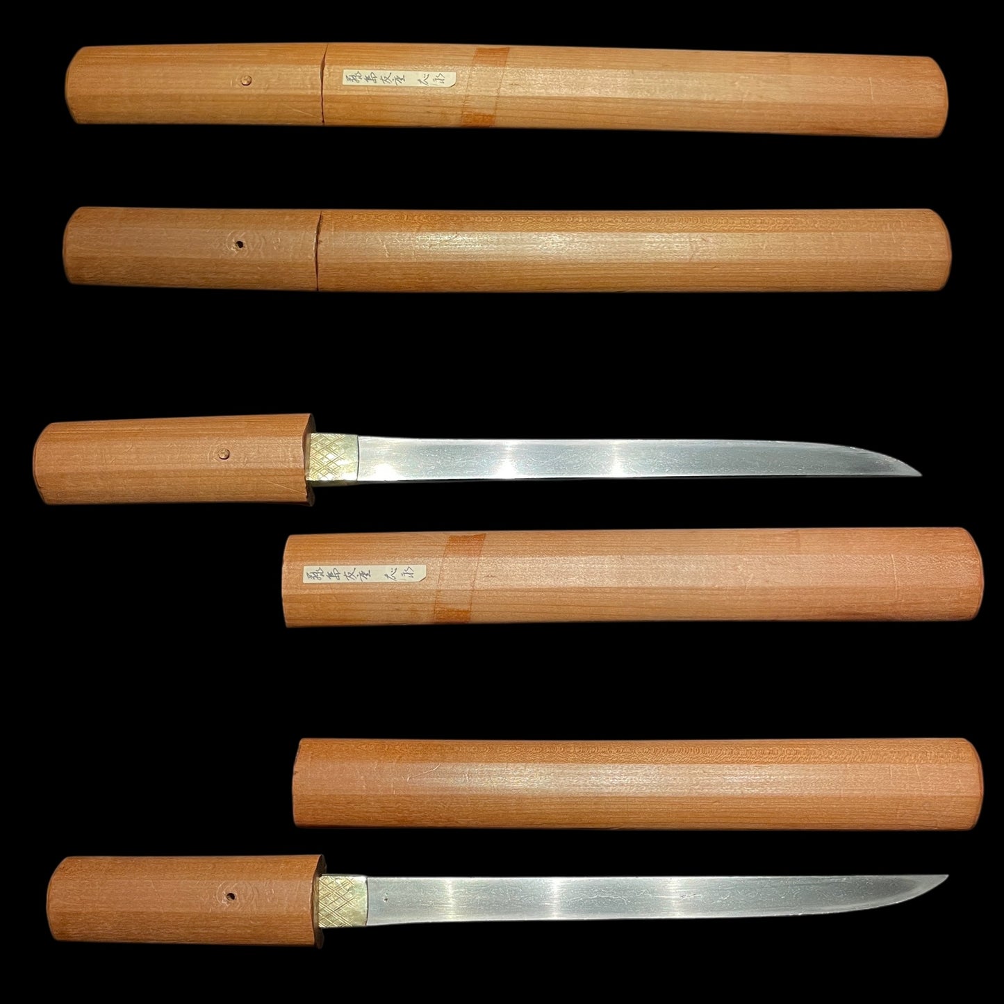 Tomo 友 signed, KOTO Tanto in Shirasaya, Muromachi period, Gold cover Habaki