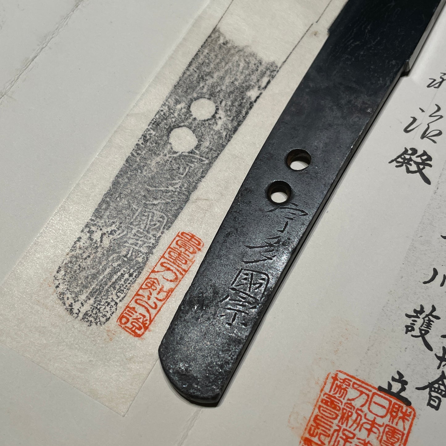 KATAKIRIHA-ZUKURI 片切刃造 HADAMONO 肌物 Tanto, Uda Kunimune 宇多国宗 signed