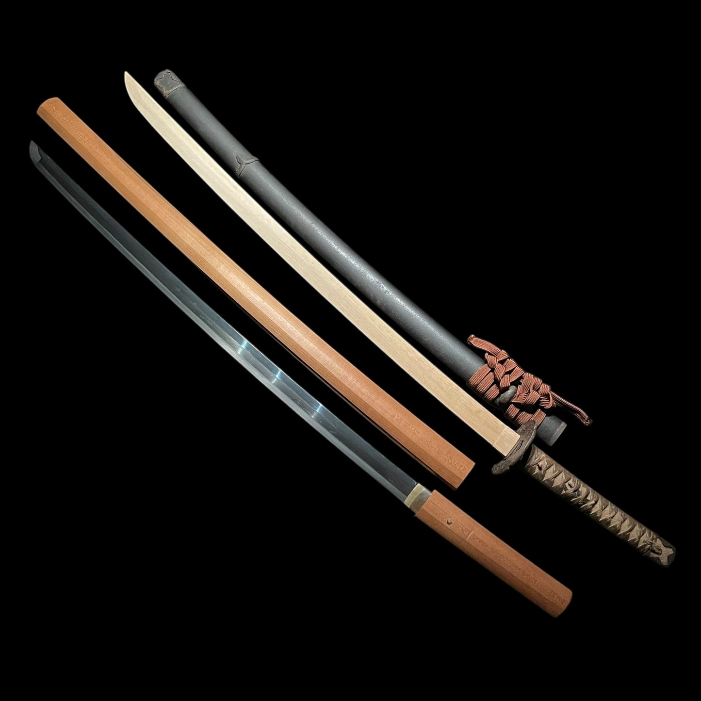 Chiyozuru 千代鶴 KATANA, Handachi Koshirae 半太刀拵, Late Nanbokucho period