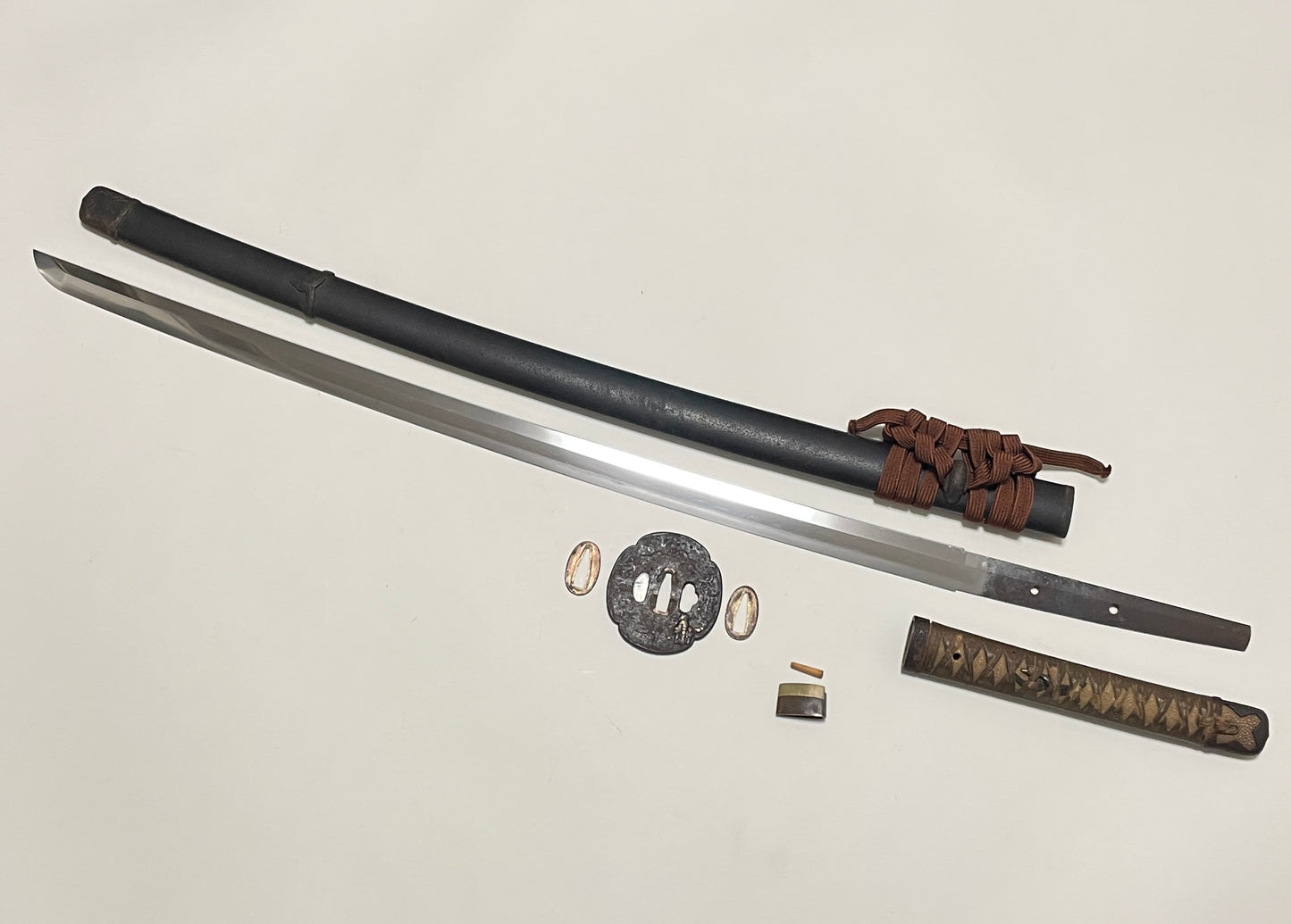 Chiyozuru 千代鶴 KATANA, Handachi Koshirae 半太刀拵, Late Nanbokucho period
