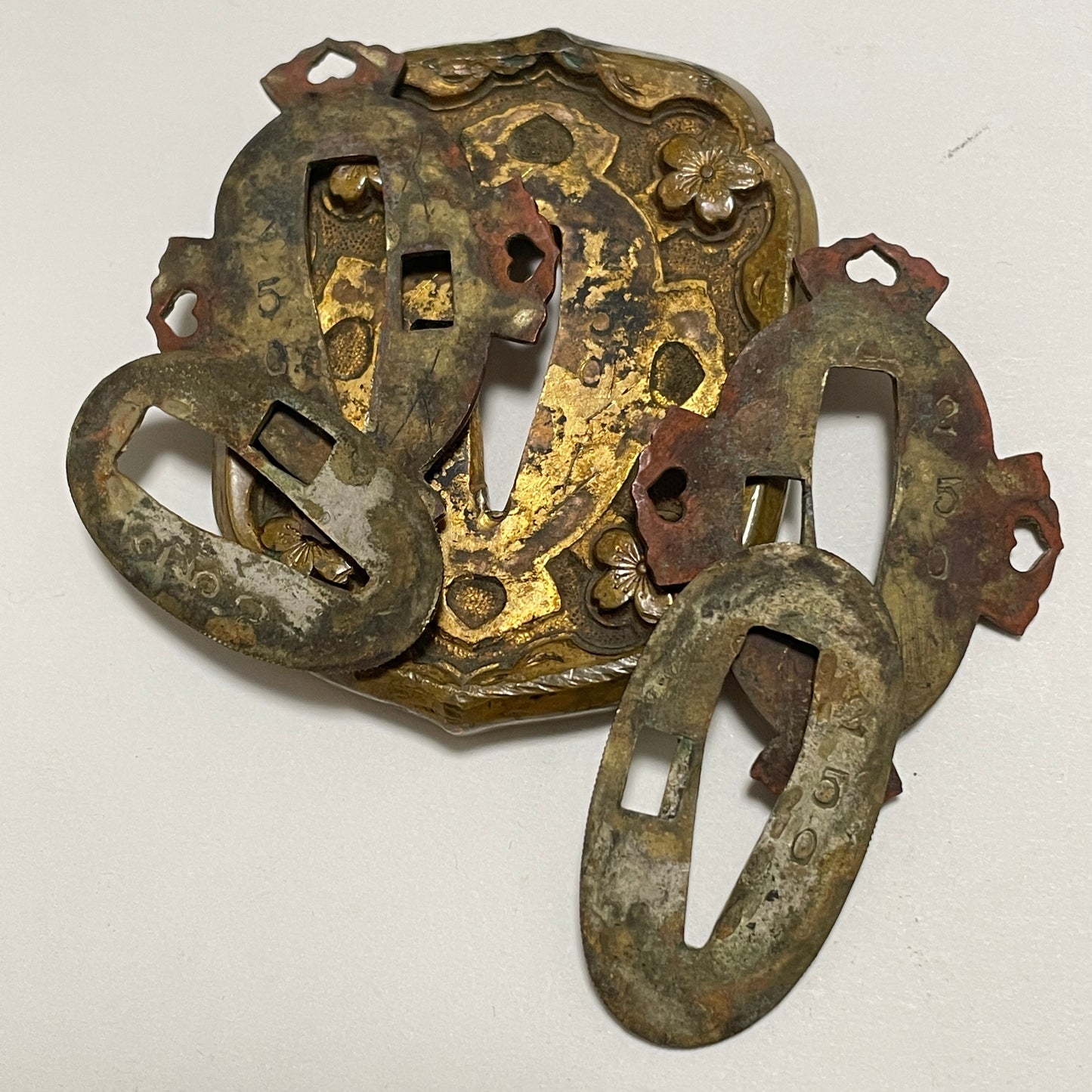 Type98 GUNTO 九八式軍刀, Kuniyasu 国泰 signed, Family crest included, with Tassel