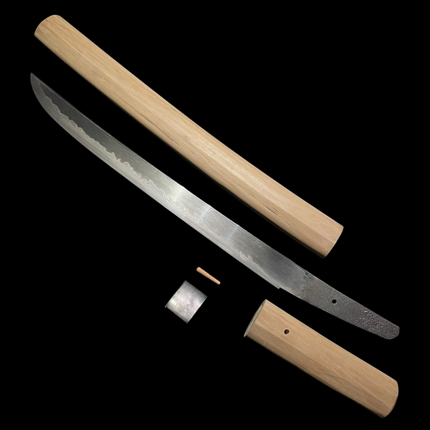 ONIBOCHO 鬼包丁 Hirazukuri Wakizashi, Very Wide Blade, Toranba 濤乱刃, Edo period