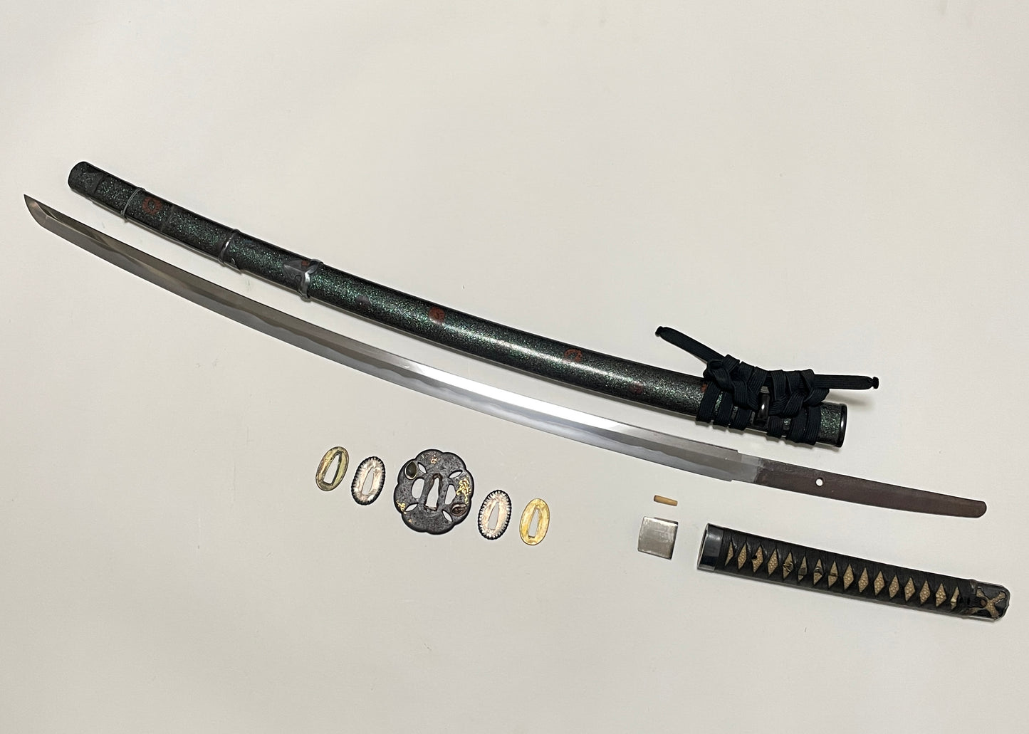 Handachi Koshirae 半太刀拵 KATANA, Umetada 埋忠 signed Tsuba, Aogaichirashi Saya 青貝散鞘