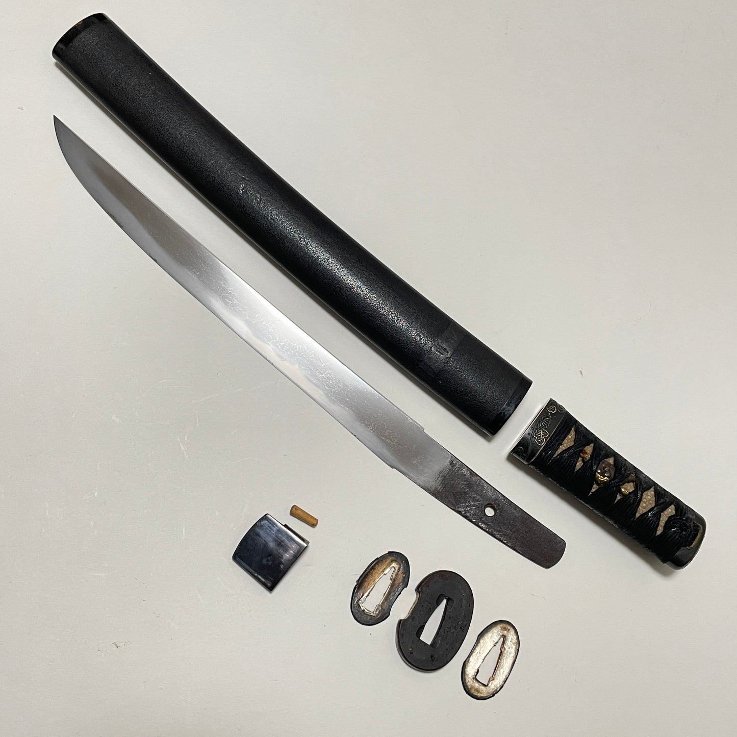 Horse Menuki Black TANTO, Hirazukuri Blade, Edo period mumei