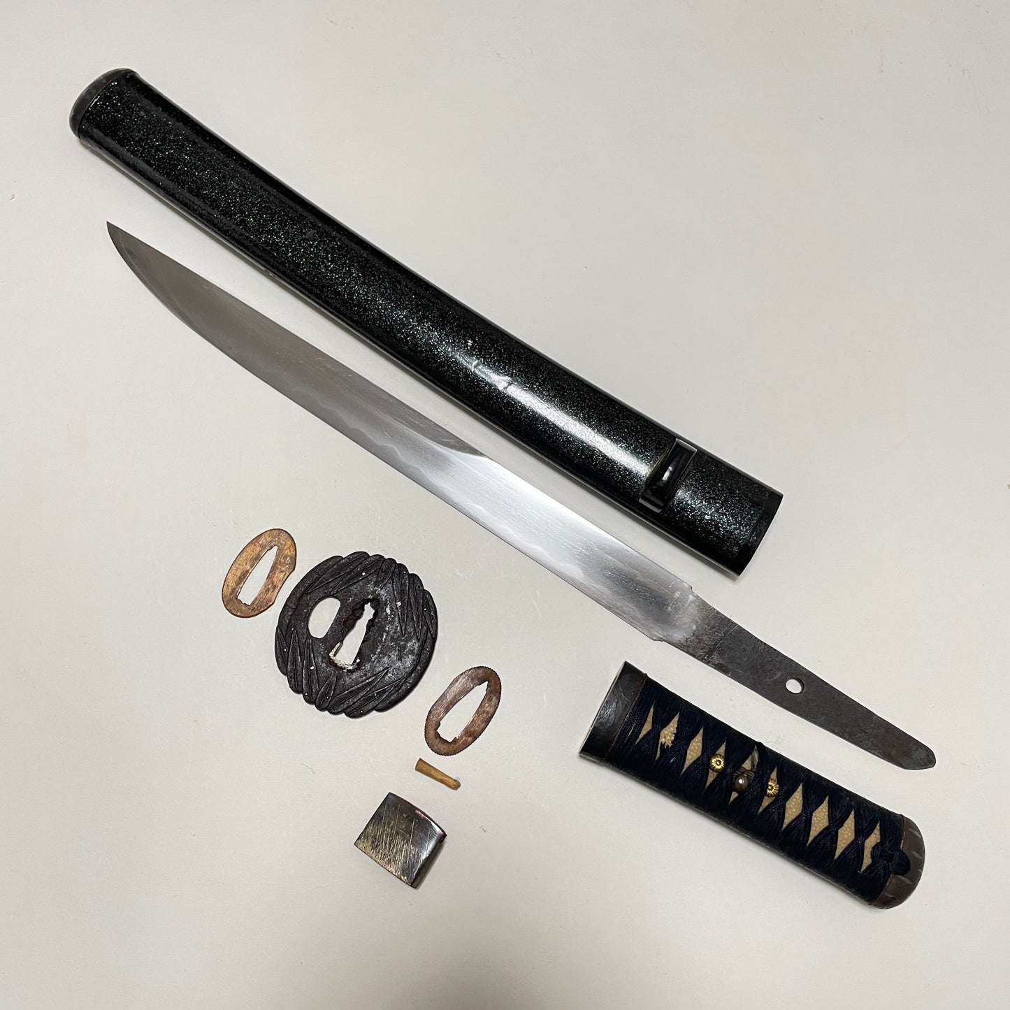 Unokubizukuri 鵜首造 TANTO, Insect menuki, Late Edo period mumei