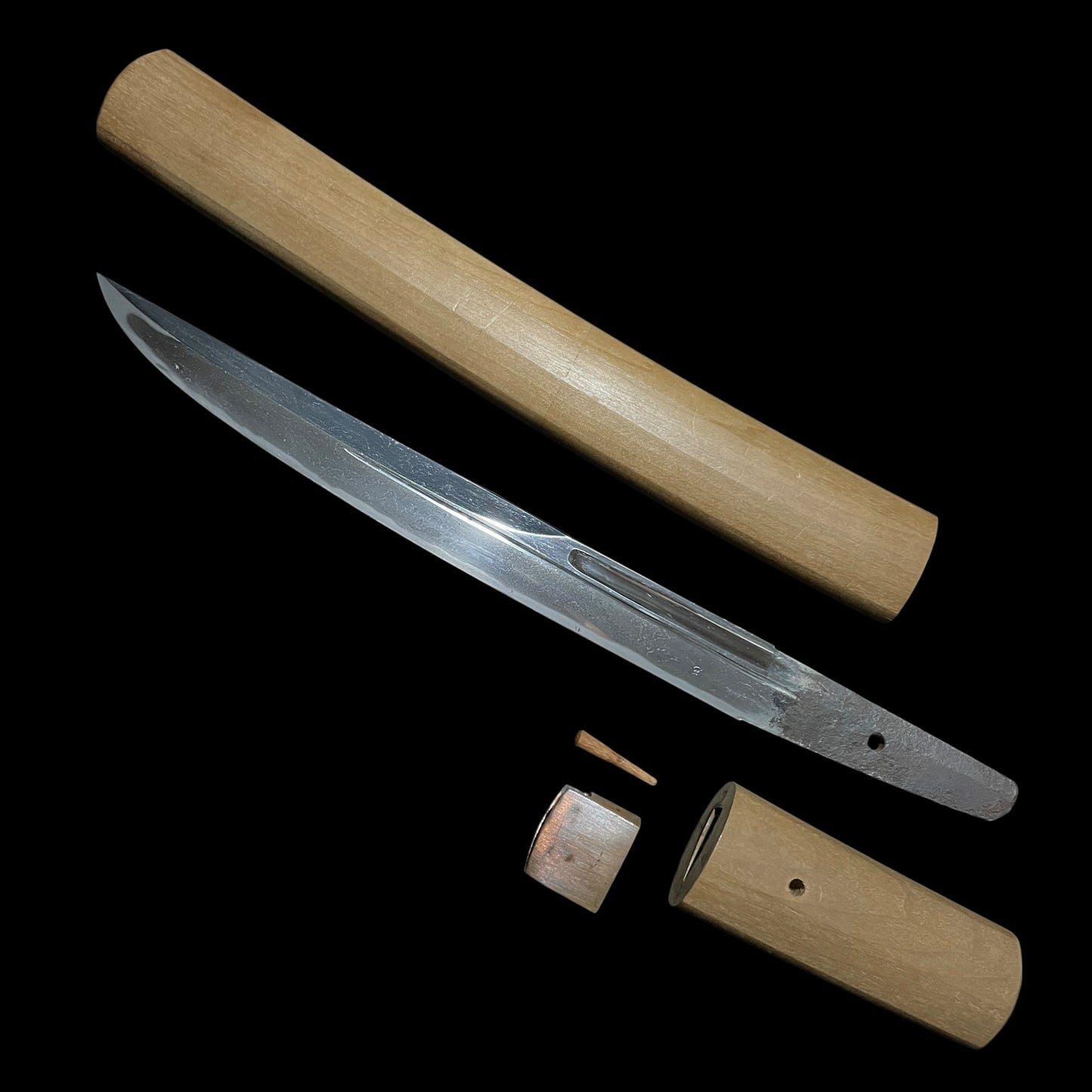 KANMURIOTOSHI-ZUKURI 冠落造 TANTO, Thick Blade, Edo period mumei