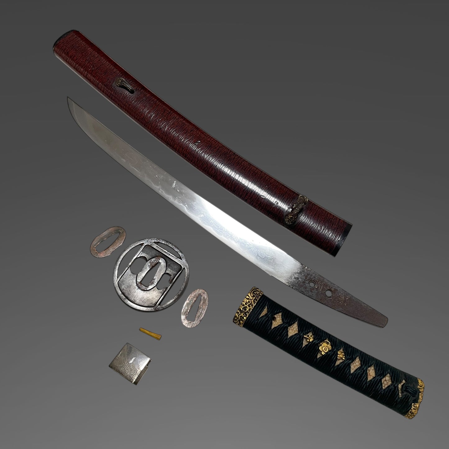 Hitatsura 皆焼 Hamon Red TANTO, Kanenori 兼法 signed, Muromachi period