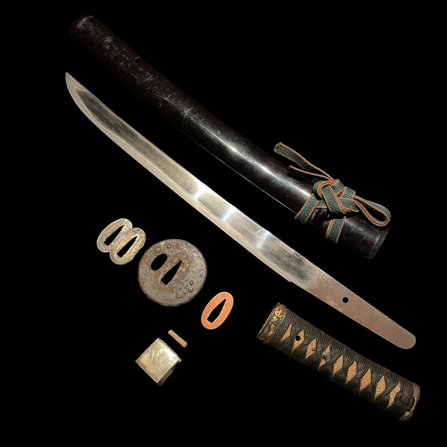 Botanshishi Fuchikashira 牡丹獅子縁頭, Sunnobi-TANTO 寸延短刀, Edo period mumei