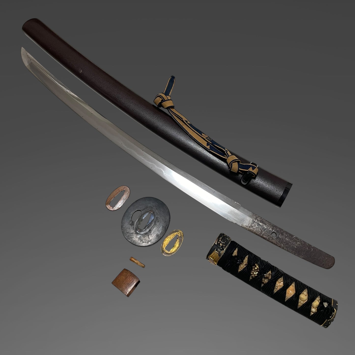 Bishuosafune Munemitsu 備州長船宗光 signed Wakizashi, Samurai Fuchikashira, Muromachi period