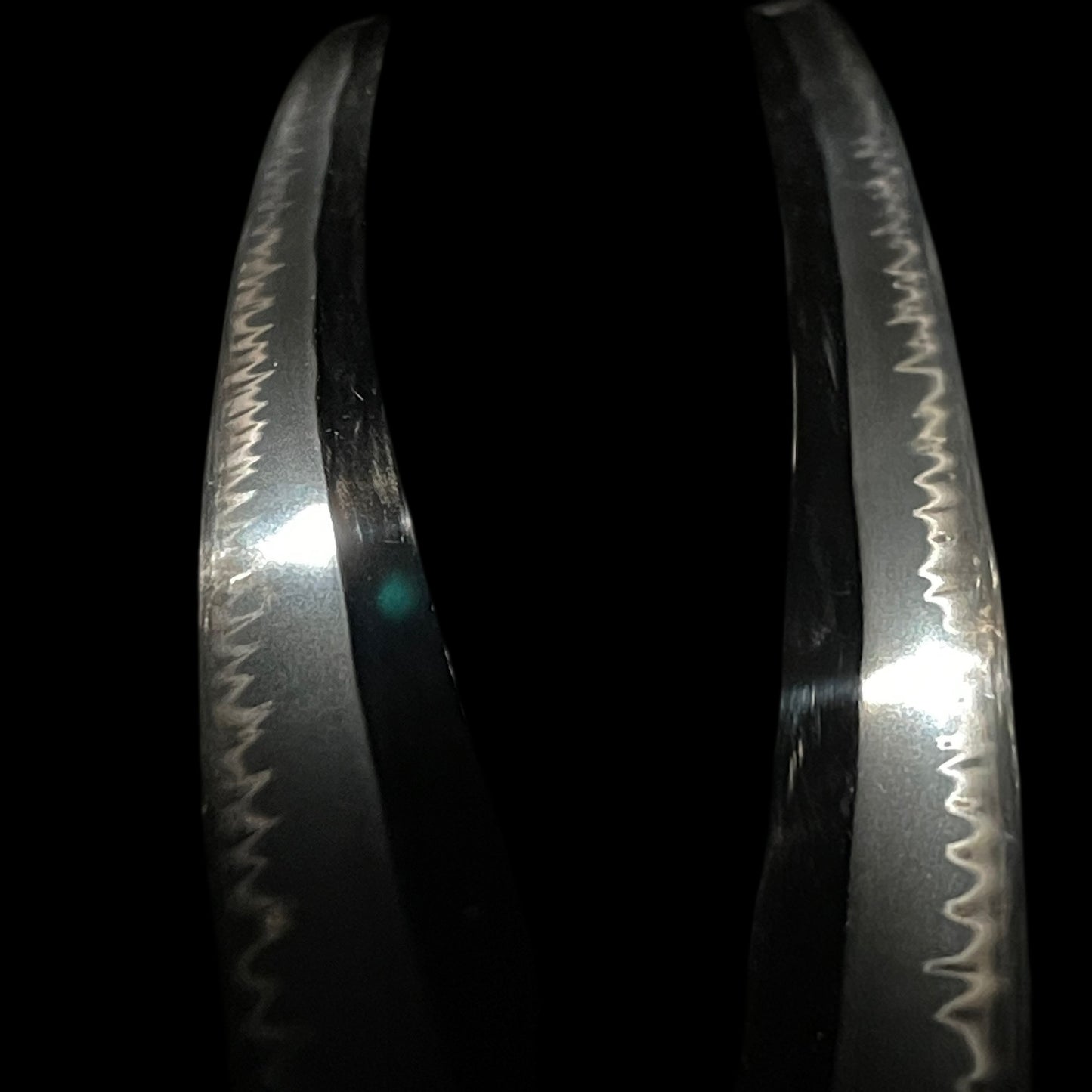 Togari-Gunome 尖互目 Hamon Heavy KATANA in Shirasaya, Showa period