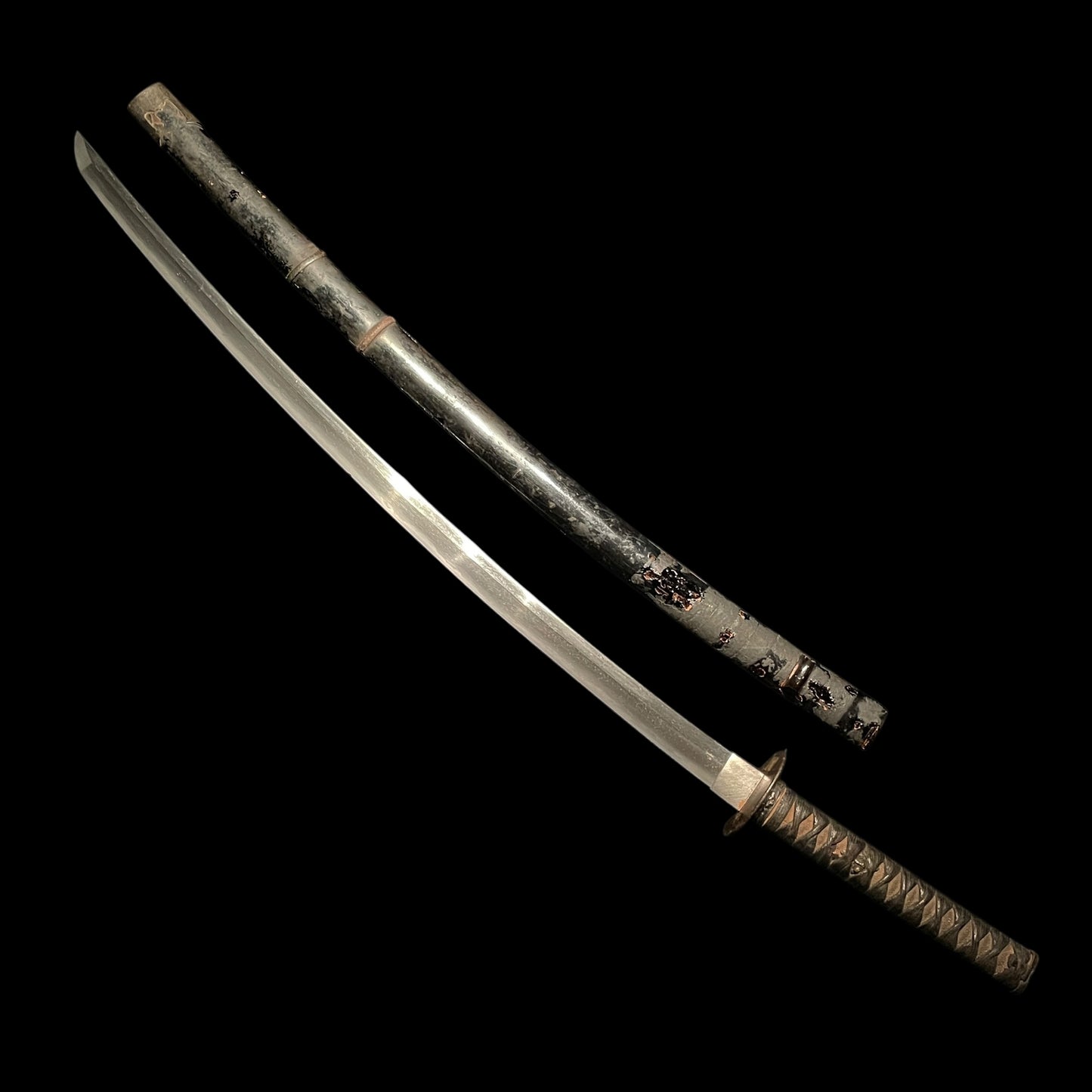 KATANA 打刀 with Shirasaya and Koshirae, Muromachi period mumei