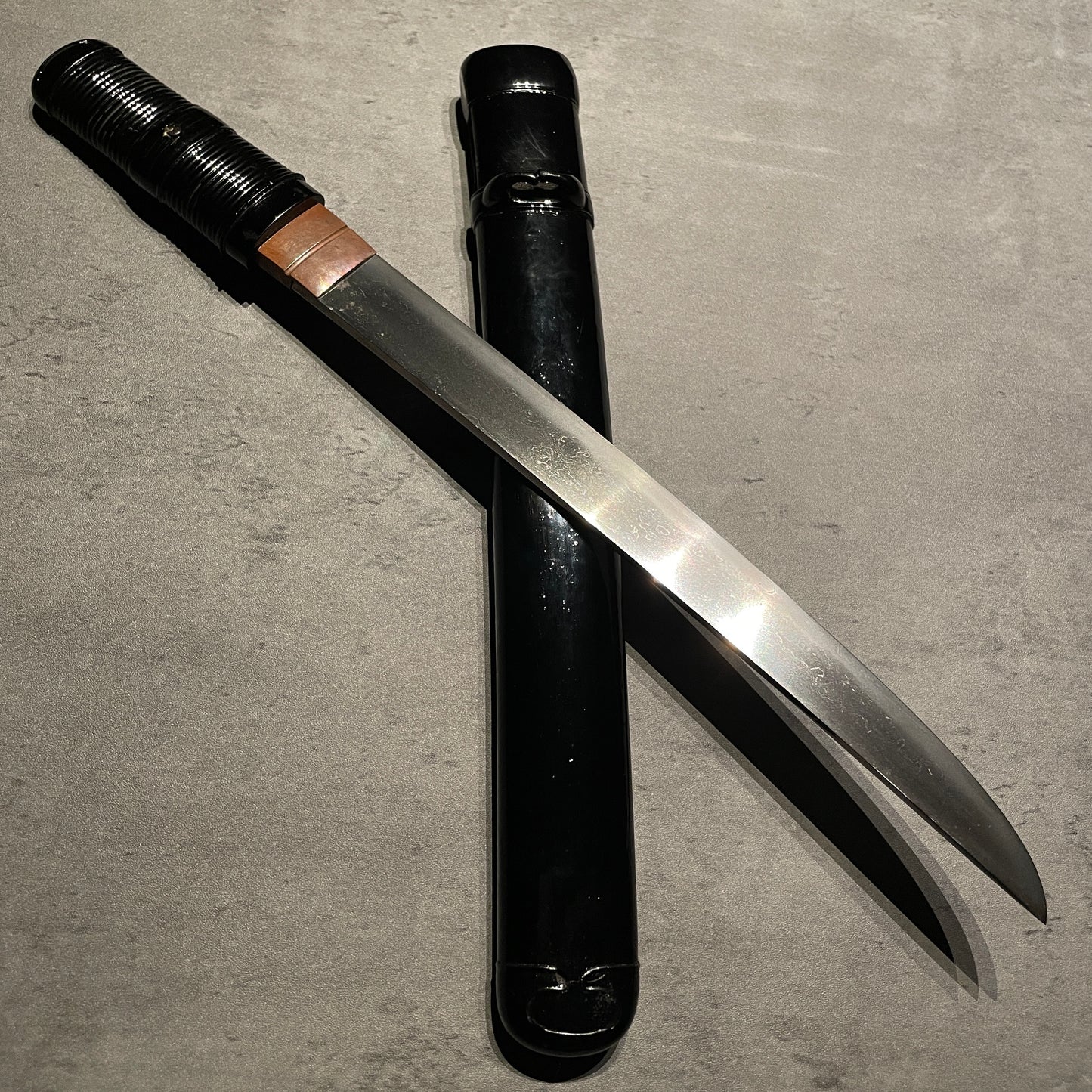 Bishu Nobufusa 備州信房 signed, Hirazukuri TANTO, In Kurosaya