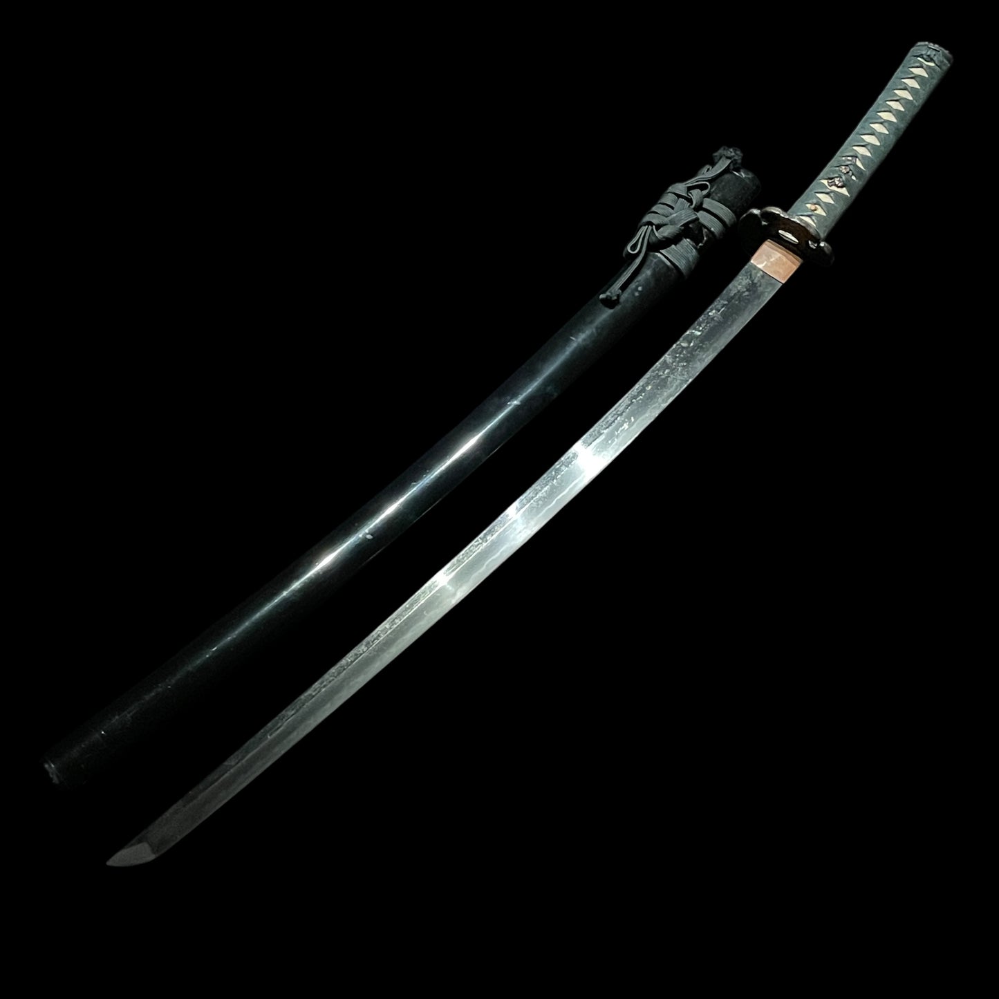 Heavyweight Sturdy KATANA in Koshirae, Nagasa 65.7cm (25.87in), Showa period