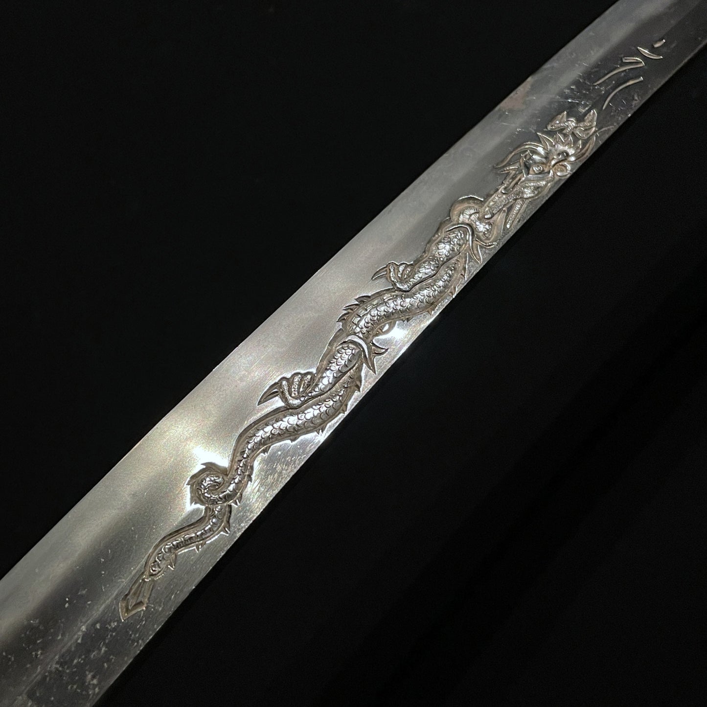 Dragon HORIMONO KATANA, Awataguchi Ikkanshi Tadatsuna signed, Edo period