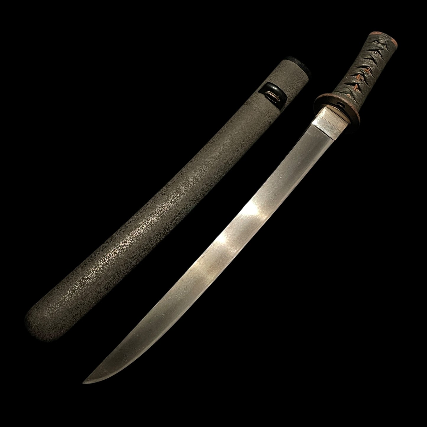 Hirazukuri Sunnobi Tanto 平造寸延短刀, Silver cover Habaki and Seppa, Edo period mumei