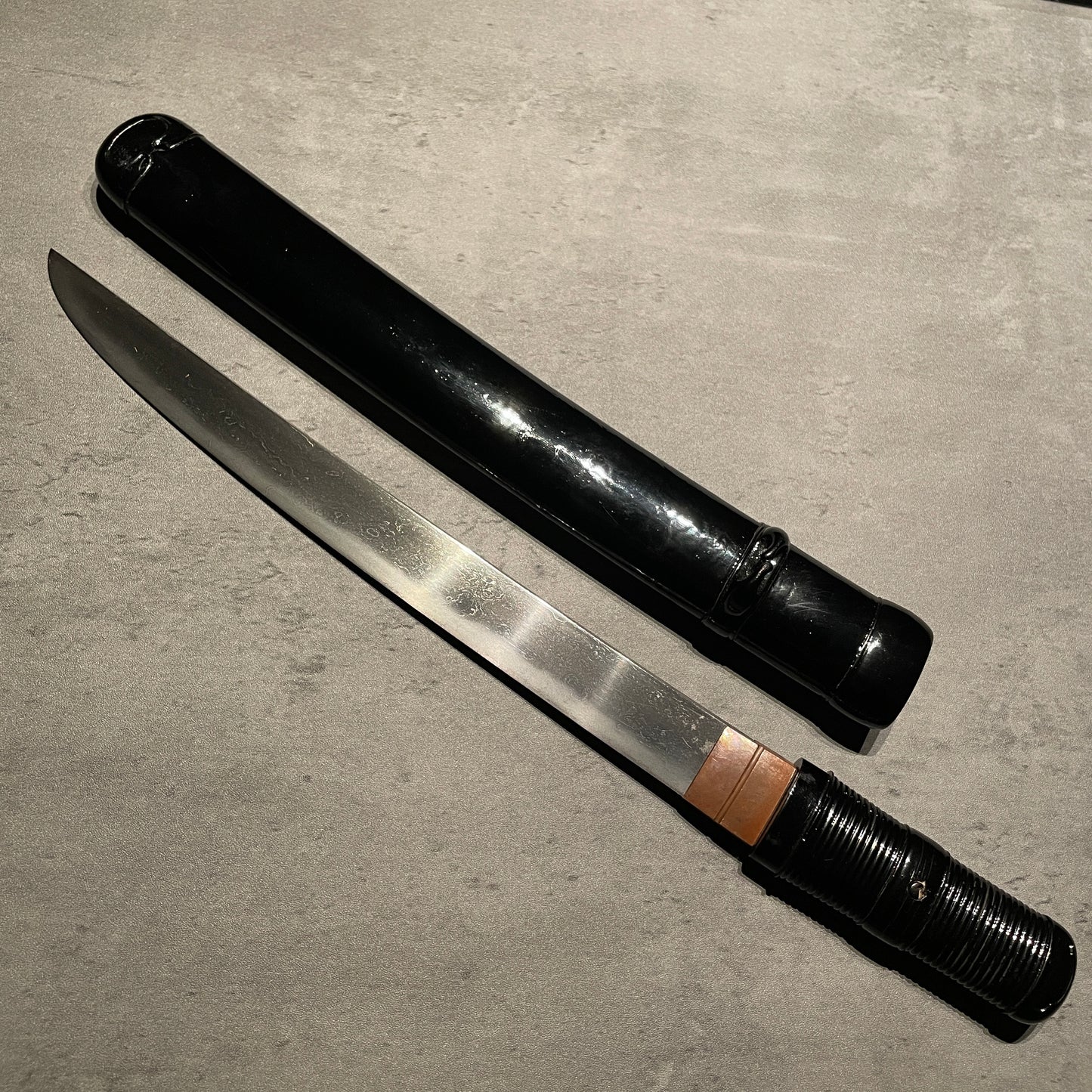 Bishu Nobufusa 備州信房 signed, Hirazukuri TANTO, In Kurosaya