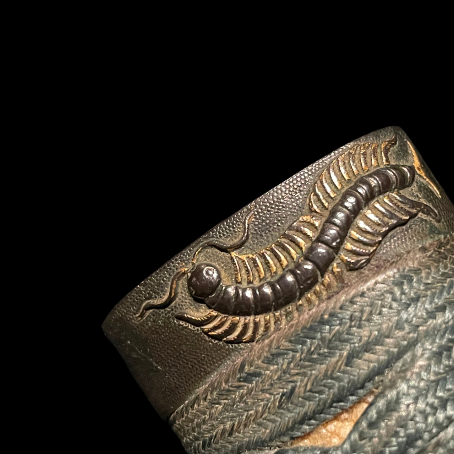 Kaneharu 兼春 signed Katana, Centipede Fuchi, Hotei Menuki, Edo period