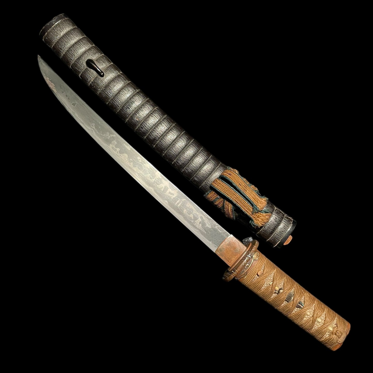 HITATSURA 皆焼 TANTO, Daruma Kashira, Signed Tsuba, Copper Fittings with Kozuka