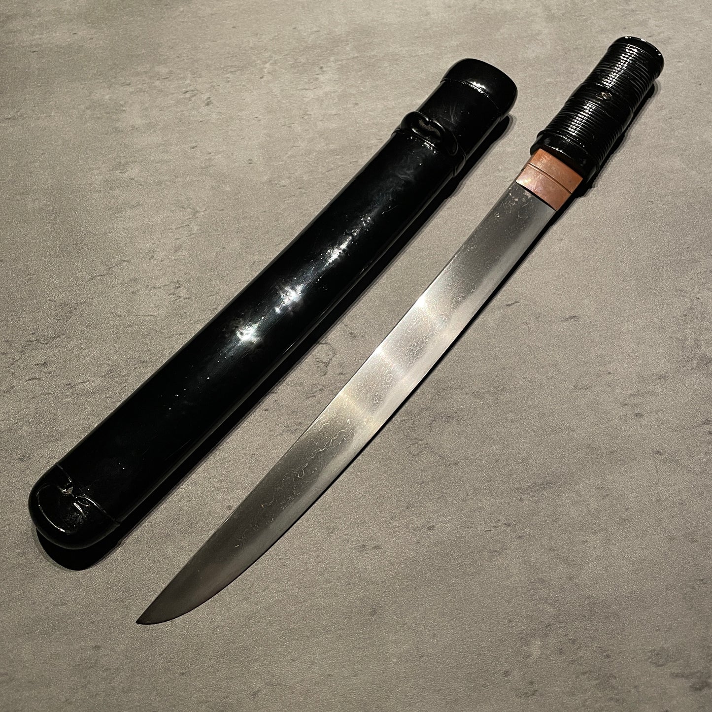 Bishu Nobufusa 備州信房 signed, Hirazukuri TANTO, In Kurosaya