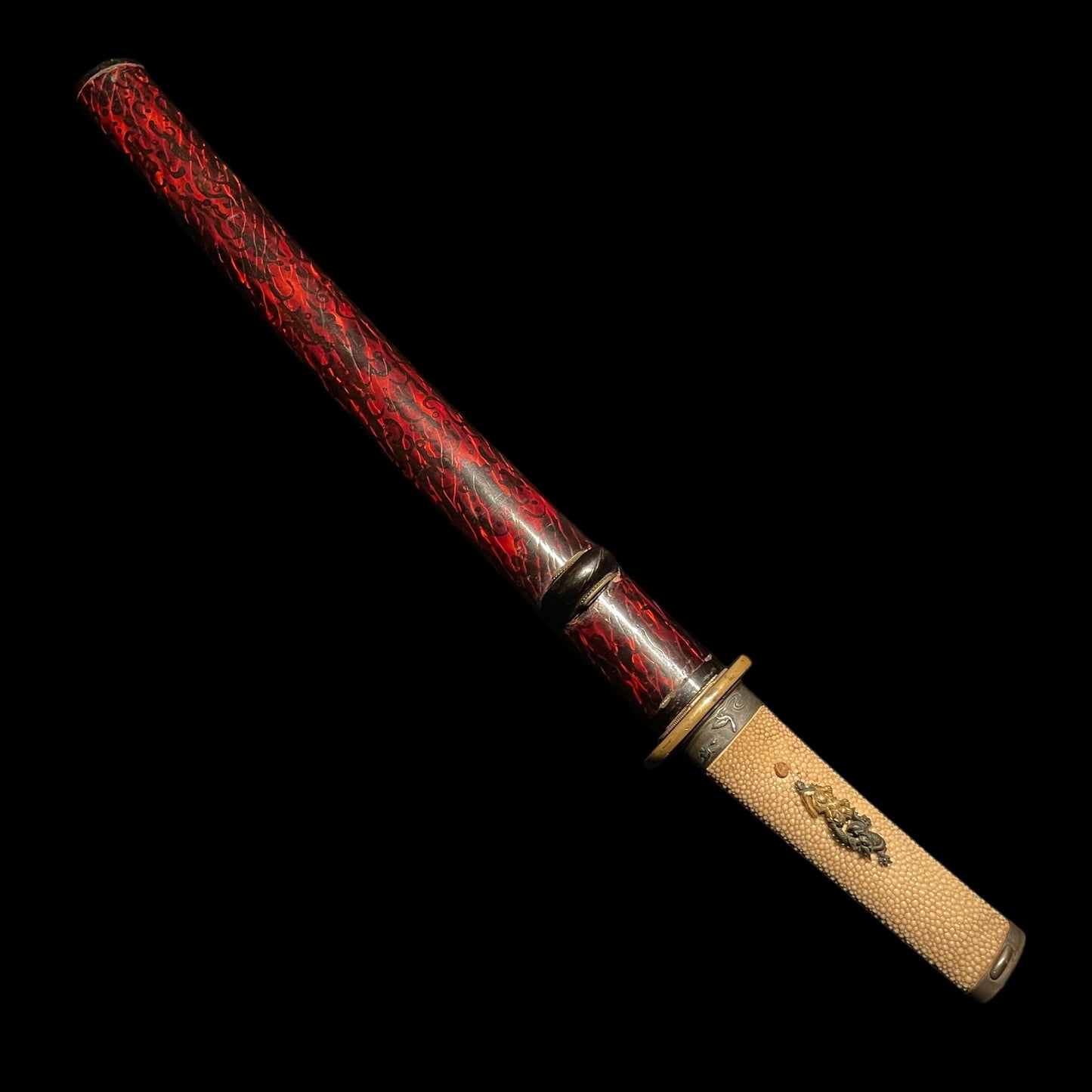 Hirazukuri Red Wakizashi 平造脇差, Dragon Lion Menuki 龍獅子目貫, Edo period mumei