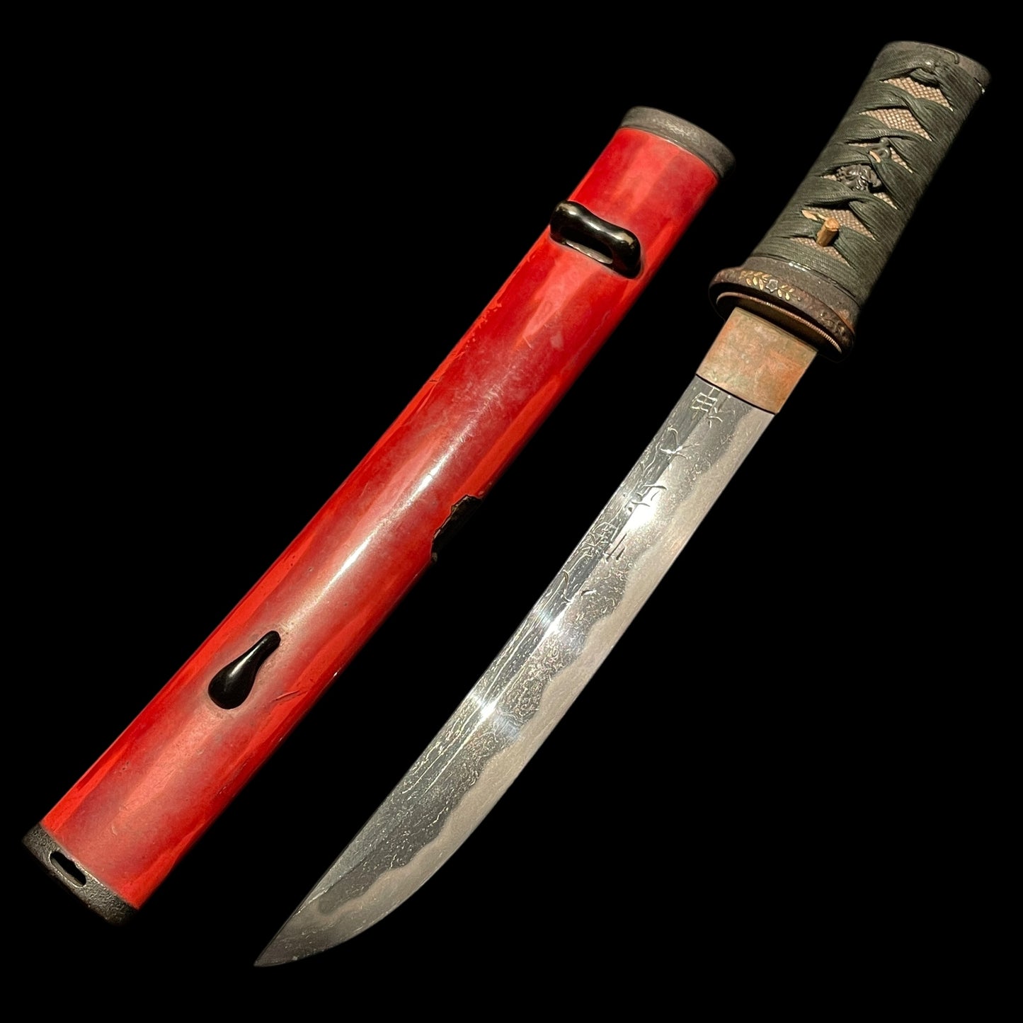 HORIMONO Red Tanto, 八幡武大神 梵字, Shakudo Dragon Menuki, Edo period mumei