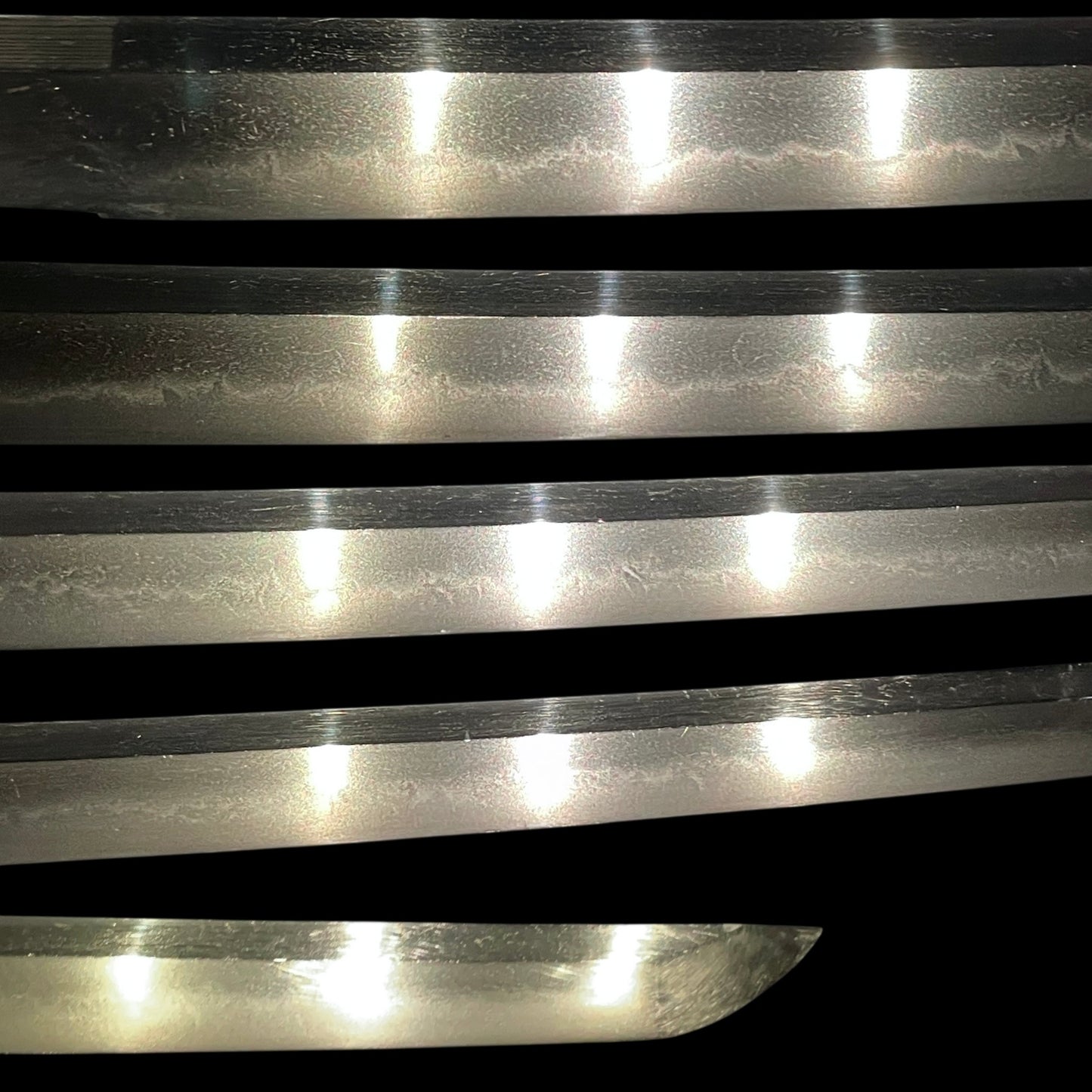 Togari-Gunome Hamon 尖り互の目刃文 Wakizashi in Shirasaya, Edo period mumei