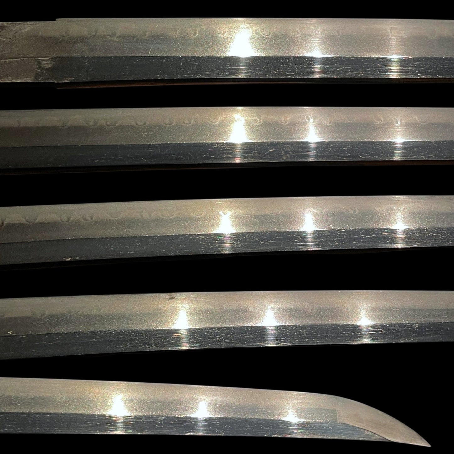 Choji-Hamon 丁子刃文 KATANA, Kawamaki-Tsuka 革巻柄, Edo period mumei