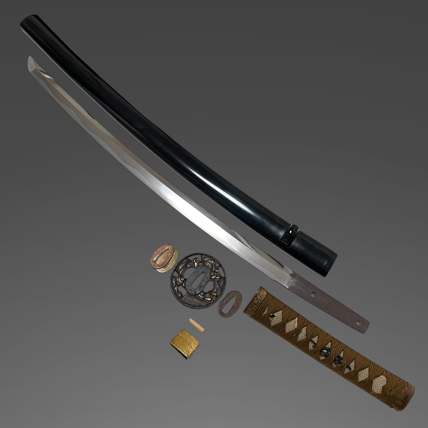 Soten-Tsuba 宗典鍔 Wakizashi, Paulownia Fuchikashira, Edo period mumei