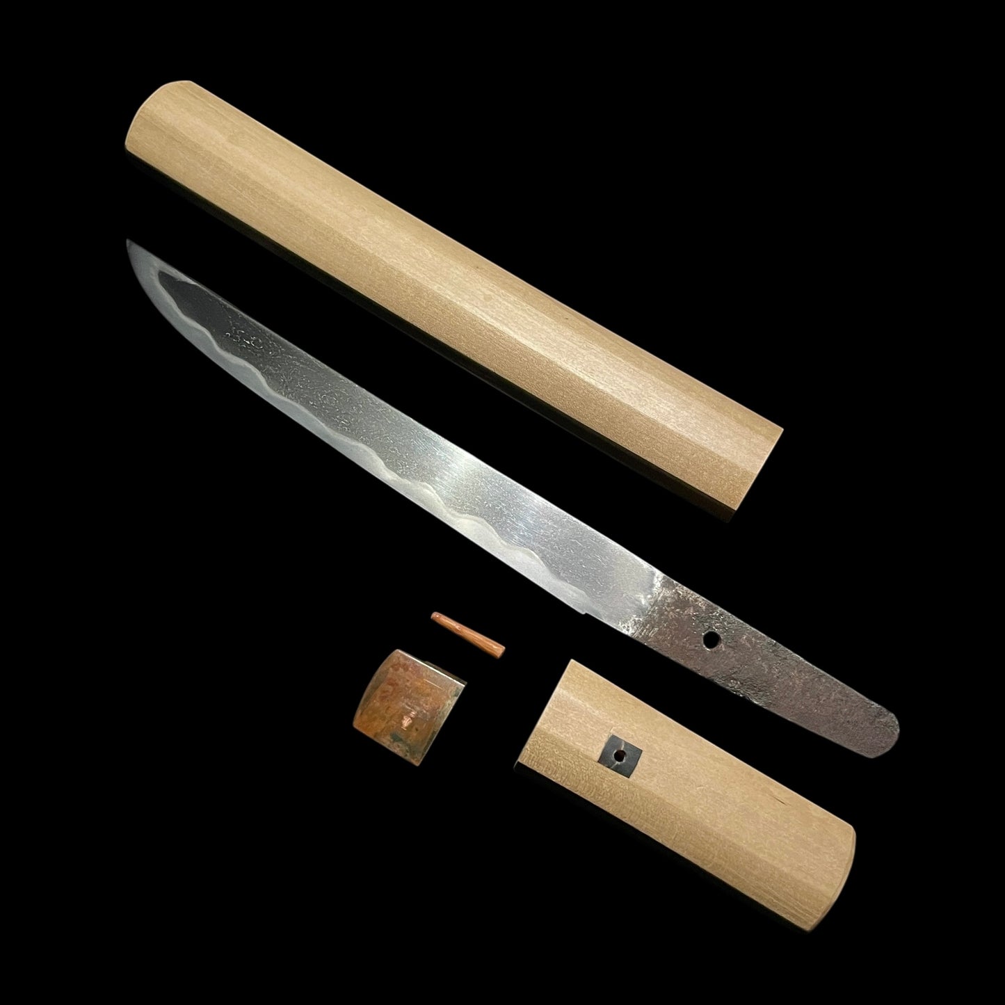 Wide and Thick TANTO in Shirasaya, Late Edo Bakumatsu period mumei