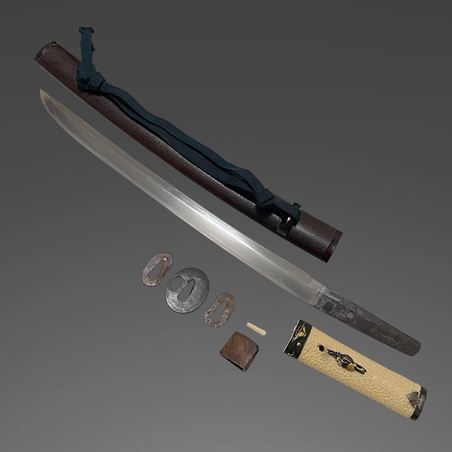 Shobuzukuri Aikuchi Wakizashi, Takarazukushi Fuchikashira, Muromachi period mumei