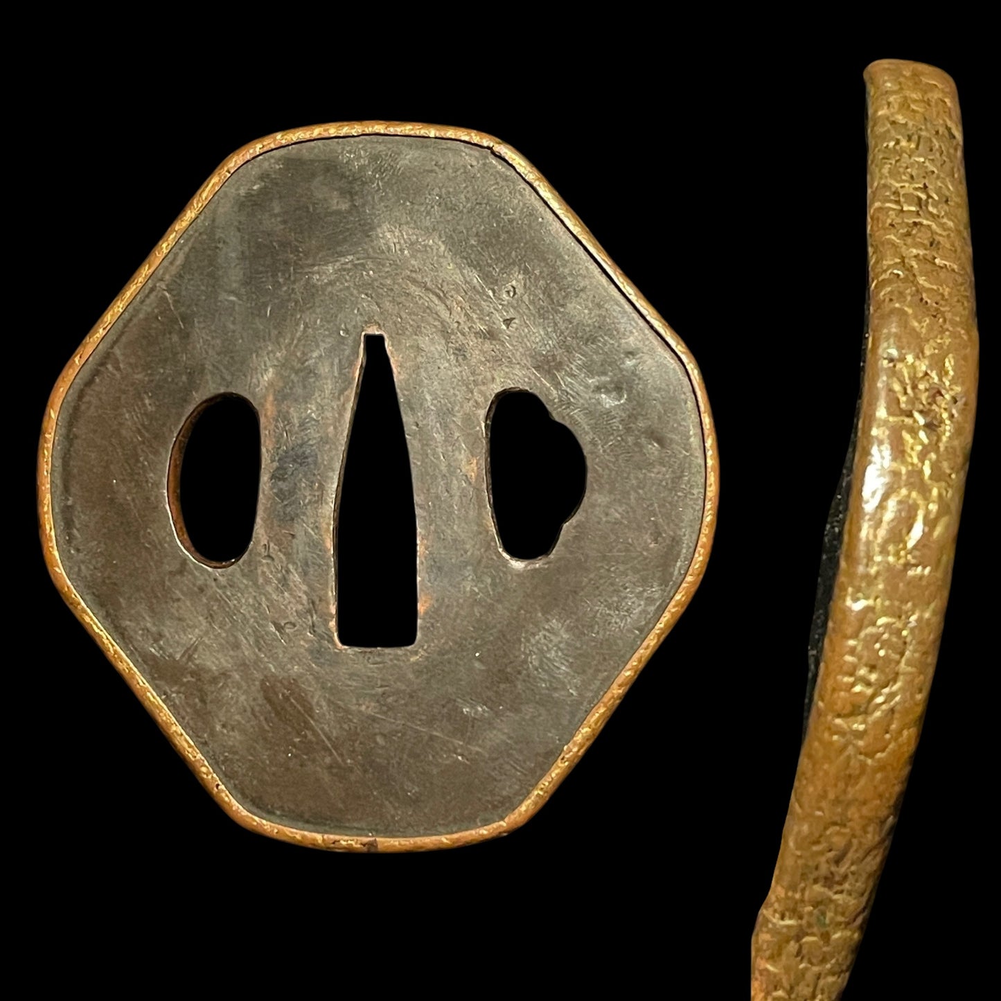 KIKUMON 菊紋 Long Wakizashi, Kawachinokami Sukesada 河内守祐定 signed, Edo period