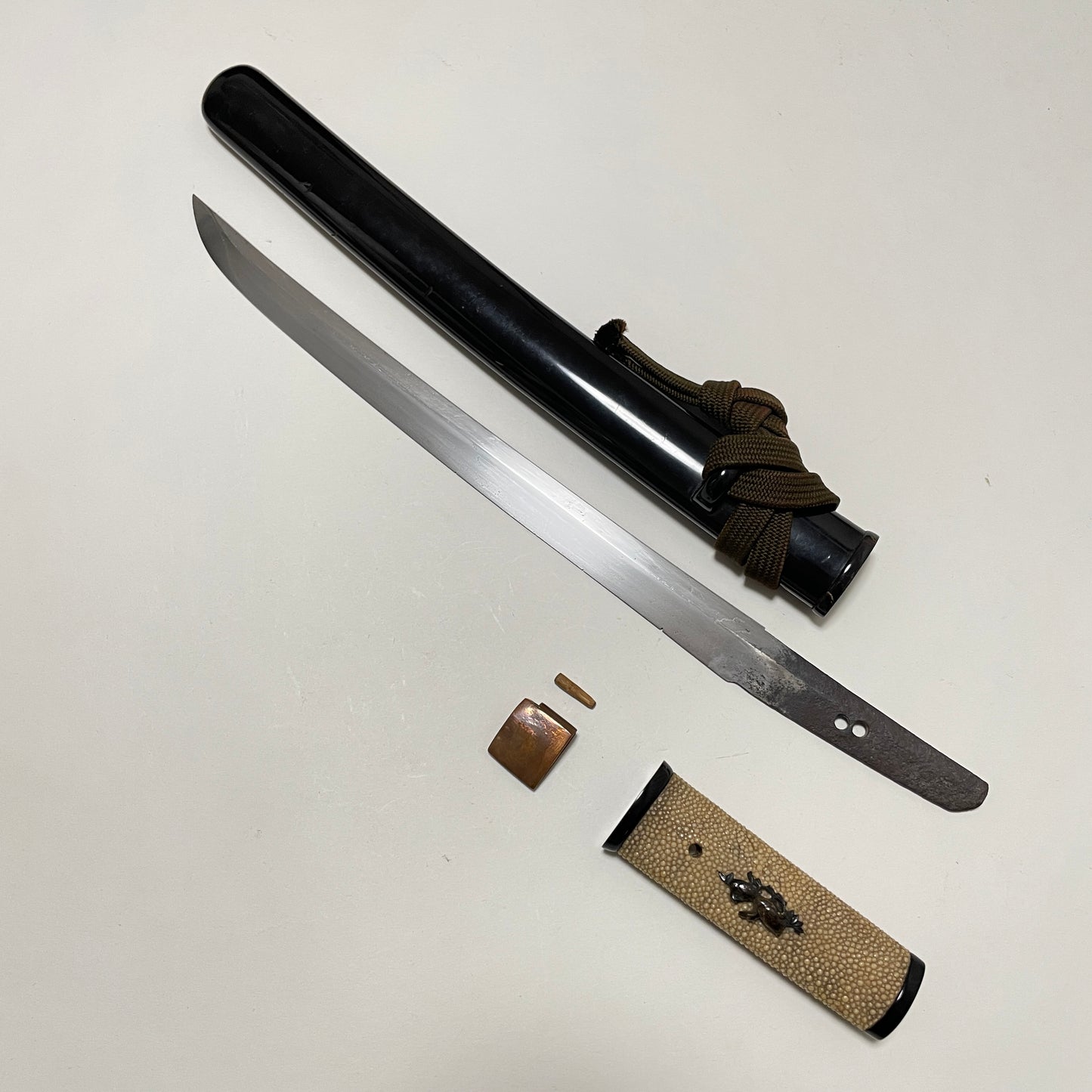 Aikuchi Tanto 合口短刀, Cormorant Menuki 鵜目貫, Edo period mumei