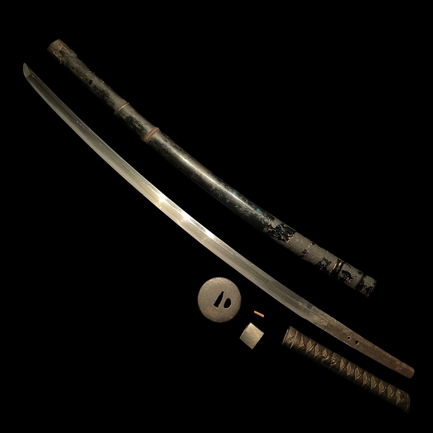 KATANA 打刀 with Shirasaya and Koshirae, Muromachi period mumei