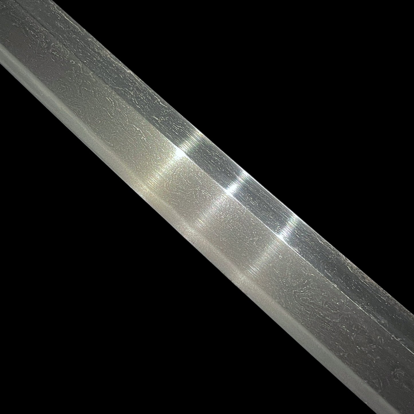 Late KAMAKURA period Ko-Mihara 古三原 Long KATANA, Red handachi Koshirae 朱塗半太刀拵