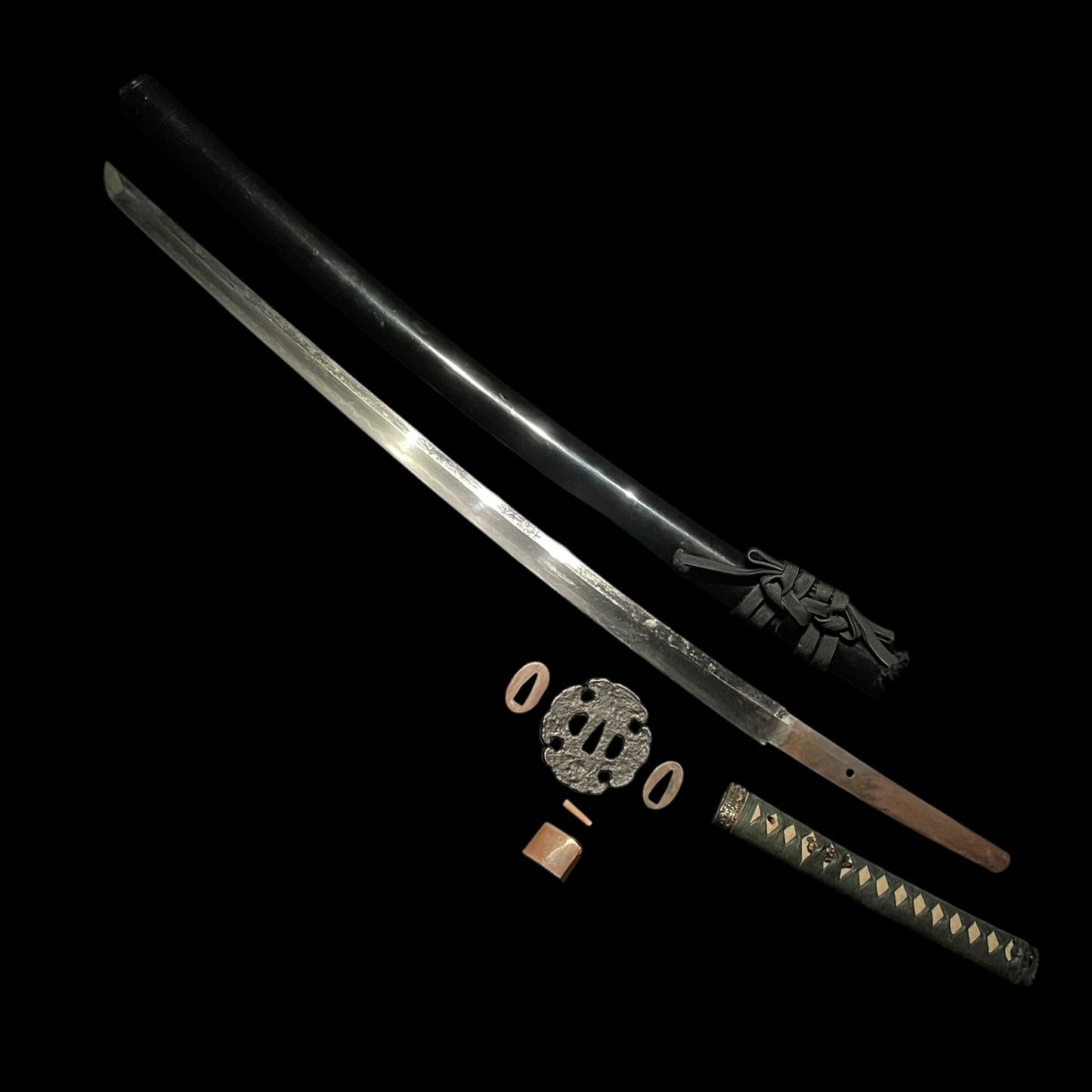 Heavyweight Sturdy KATANA in Koshirae, Nagasa 65.7cm (25.87in), Showa period