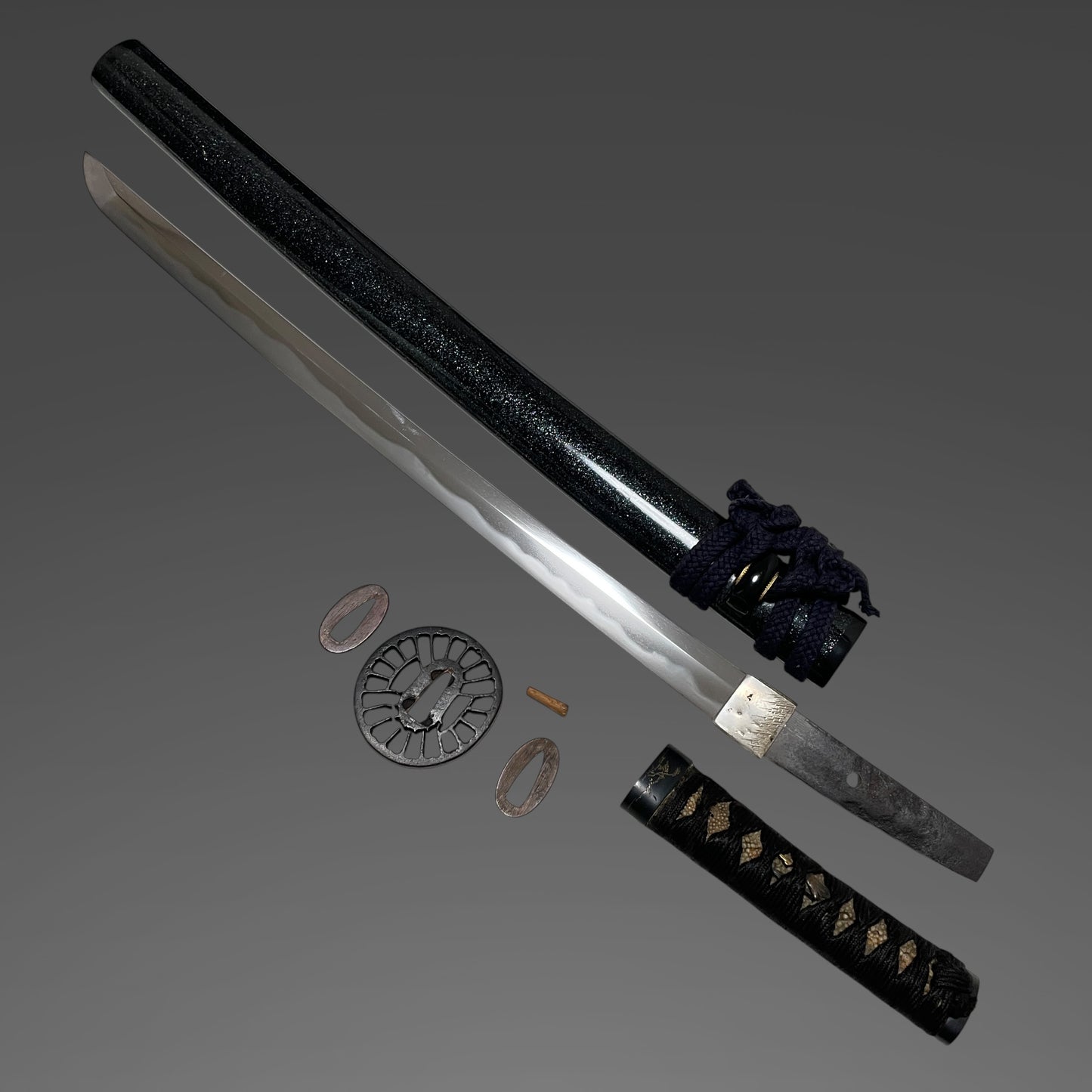Black Wakizashi, Tsukashi Tsuba 透鍔, Early Edo period mumei