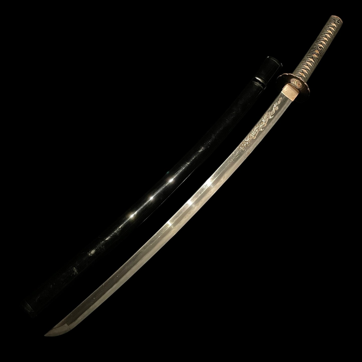 Dragon HORIMONO KATANA, Awataguchi Ikkanshi Tadatsuna signed, Edo period