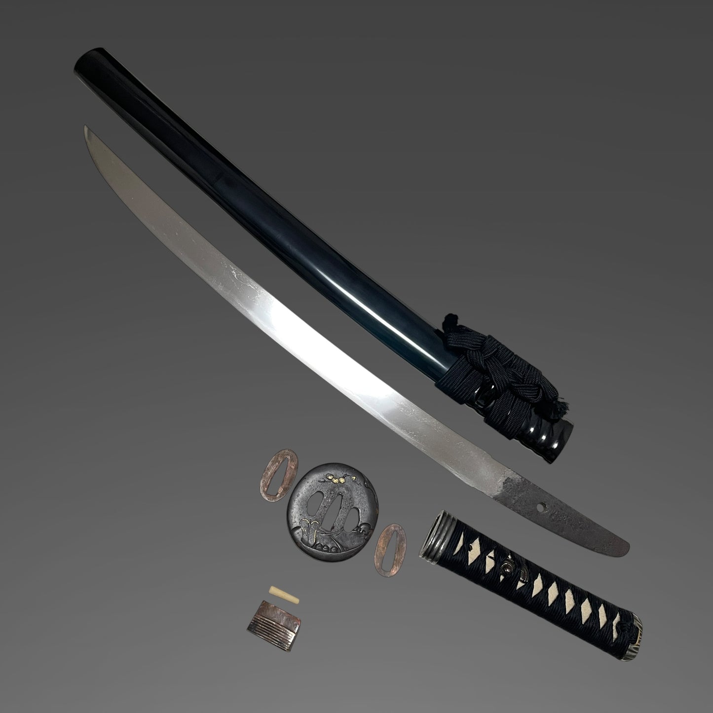 Wide Hirazukuri Wakizashi, Masahiro 正廣 signed, Hotei Tsuba 布袋鍔, Muromachi period mumei