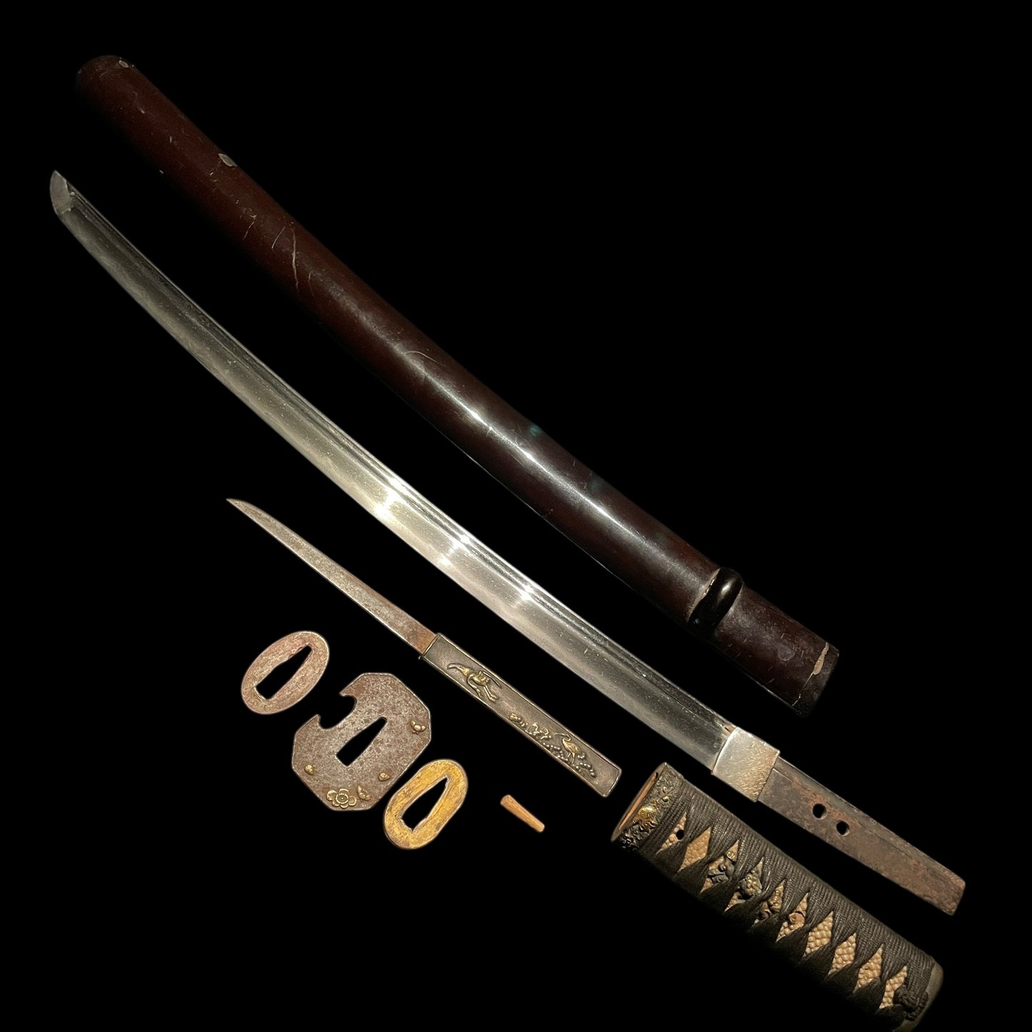 Kakinagashi-Hi 掻き流し樋 Short WAKIZASHI, Plum tsuba and Waterfowl Kozuka