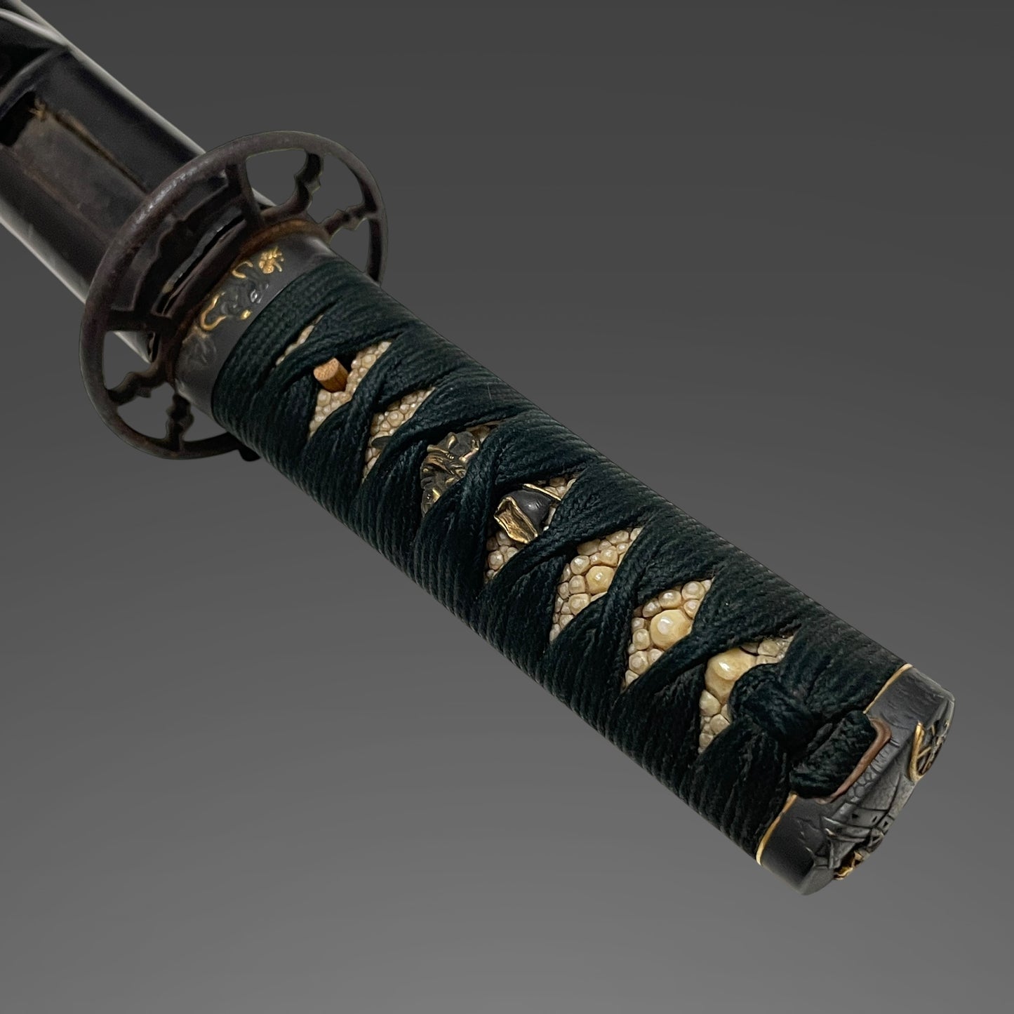 Stunning Hamon Black Wakizashi, Kobayashi Hiroshige 小林廣重 signed Fuchi, Edo period mumei