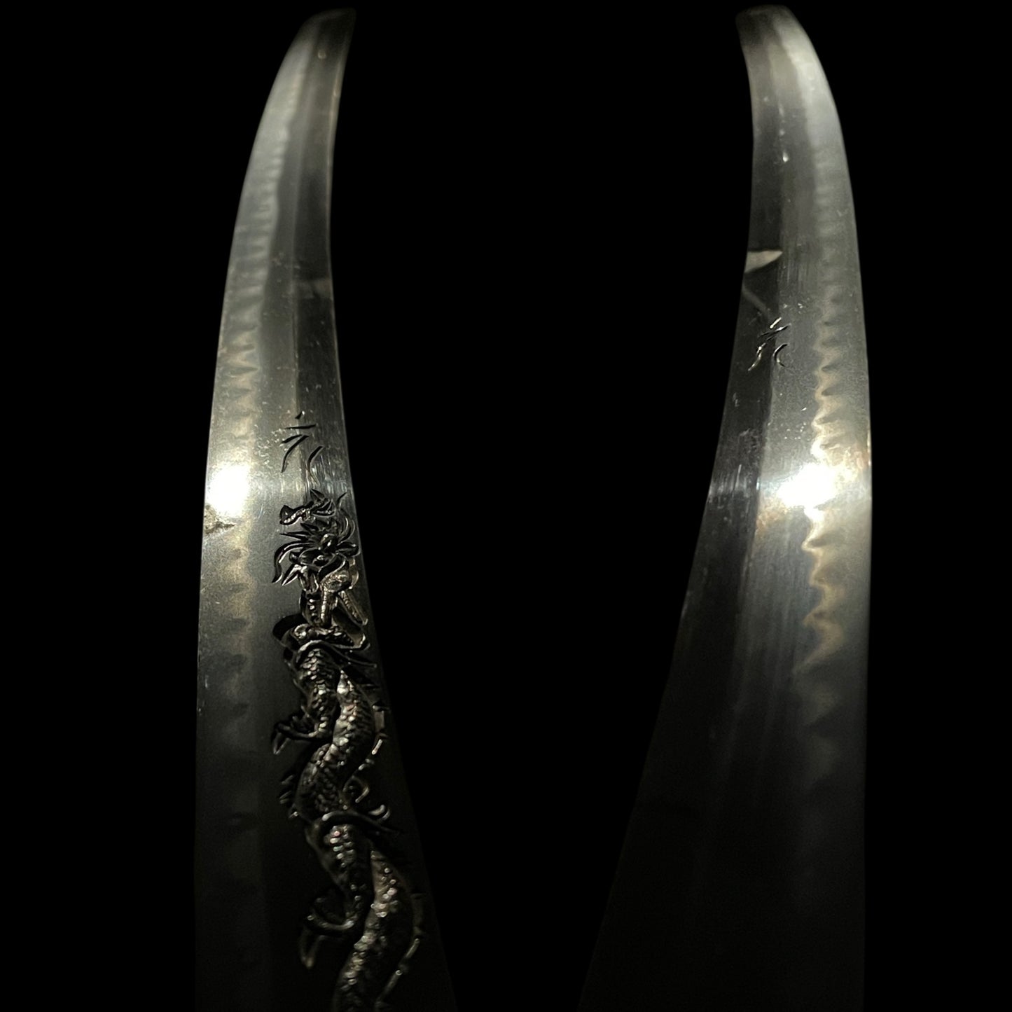 Dragon HORIMONO KATANA, Awataguchi Ikkanshi Tadatsuna signed, Edo period