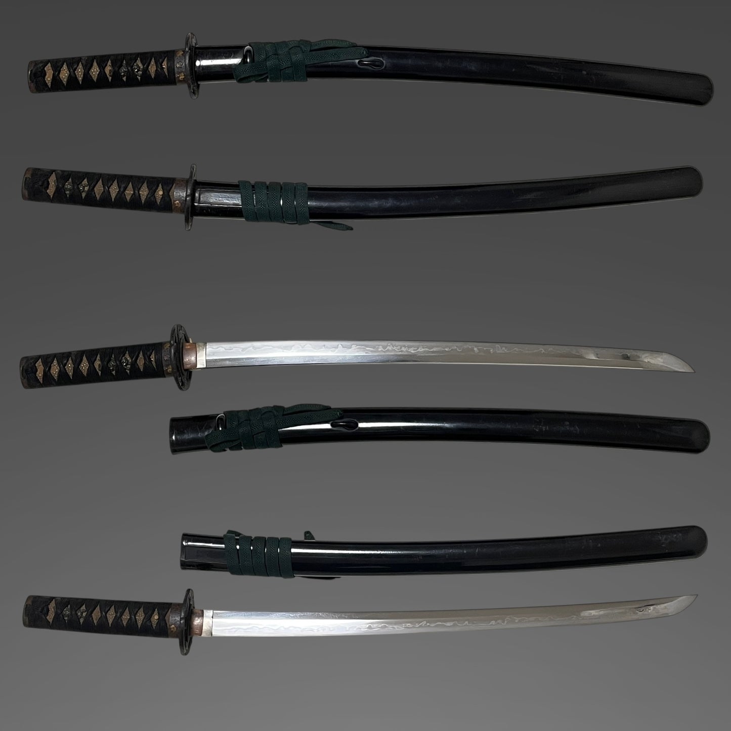 Tsutamon Fuchikashira 蔦紋縁頭 Long Wakizashi, Shakudo Shishi Menuki, Edo period mumei