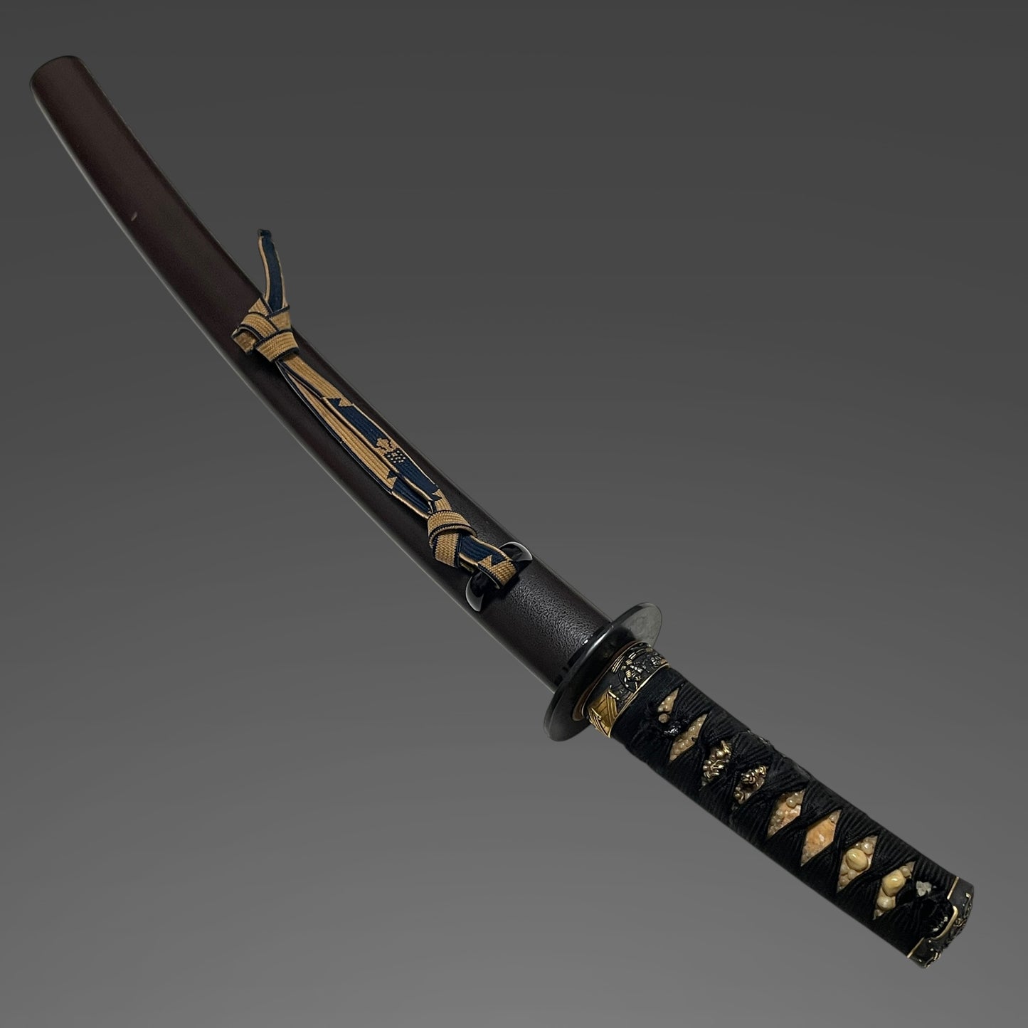 Bishuosafune Munemitsu 備州長船宗光 signed Wakizashi, Samurai Fuchikashira, Muromachi period